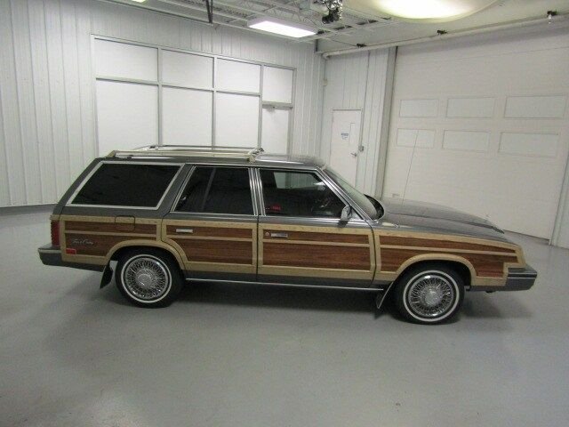 1982 Chrysler Town & Country 8