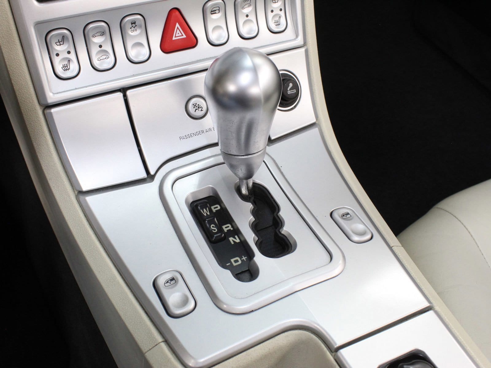 2005 Chrysler Crossfire 17