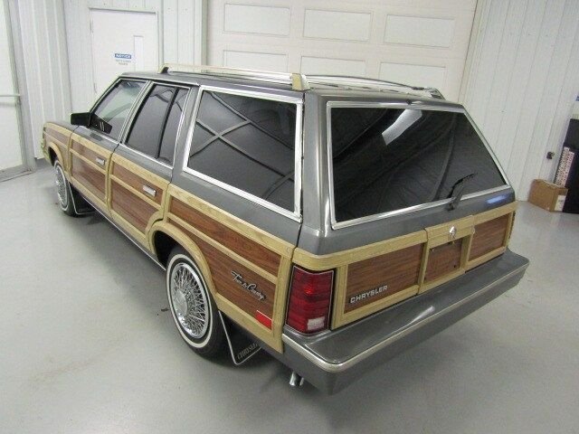 1982 Chrysler Town & Country 5
