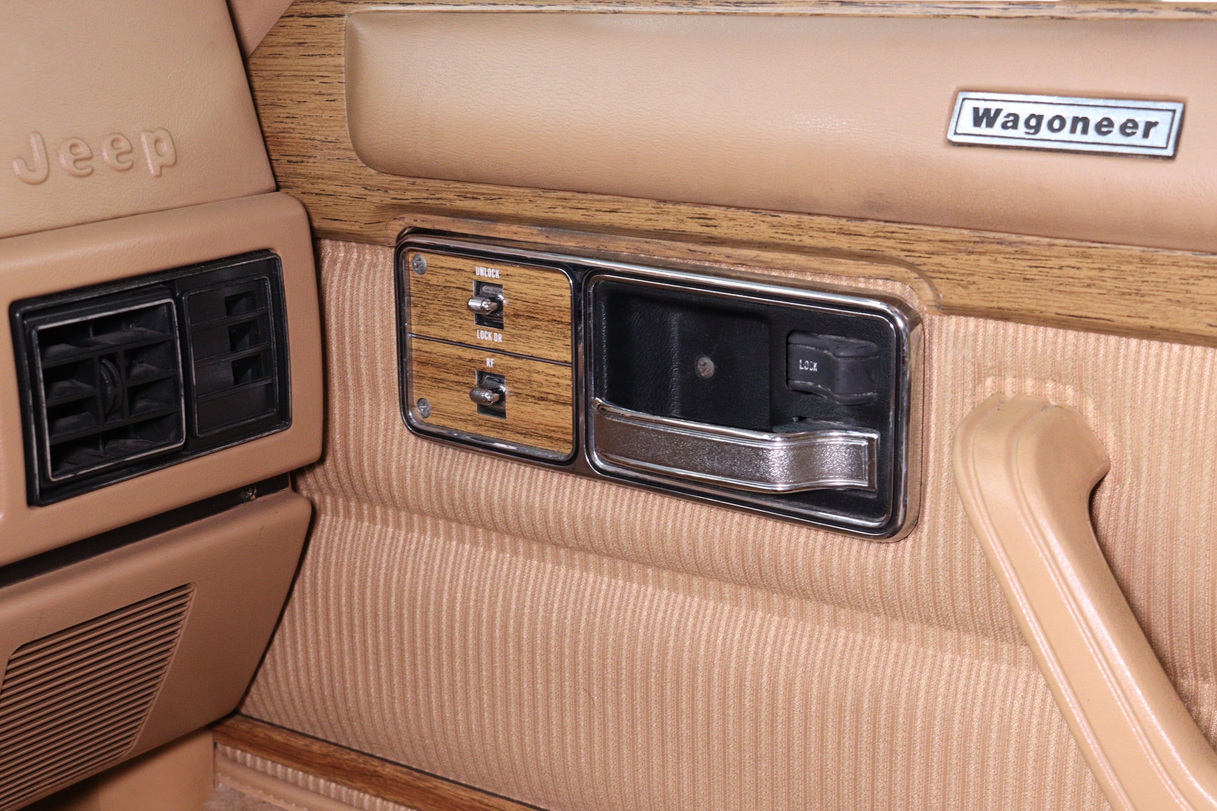 1987 Jeep Wagoneer 54