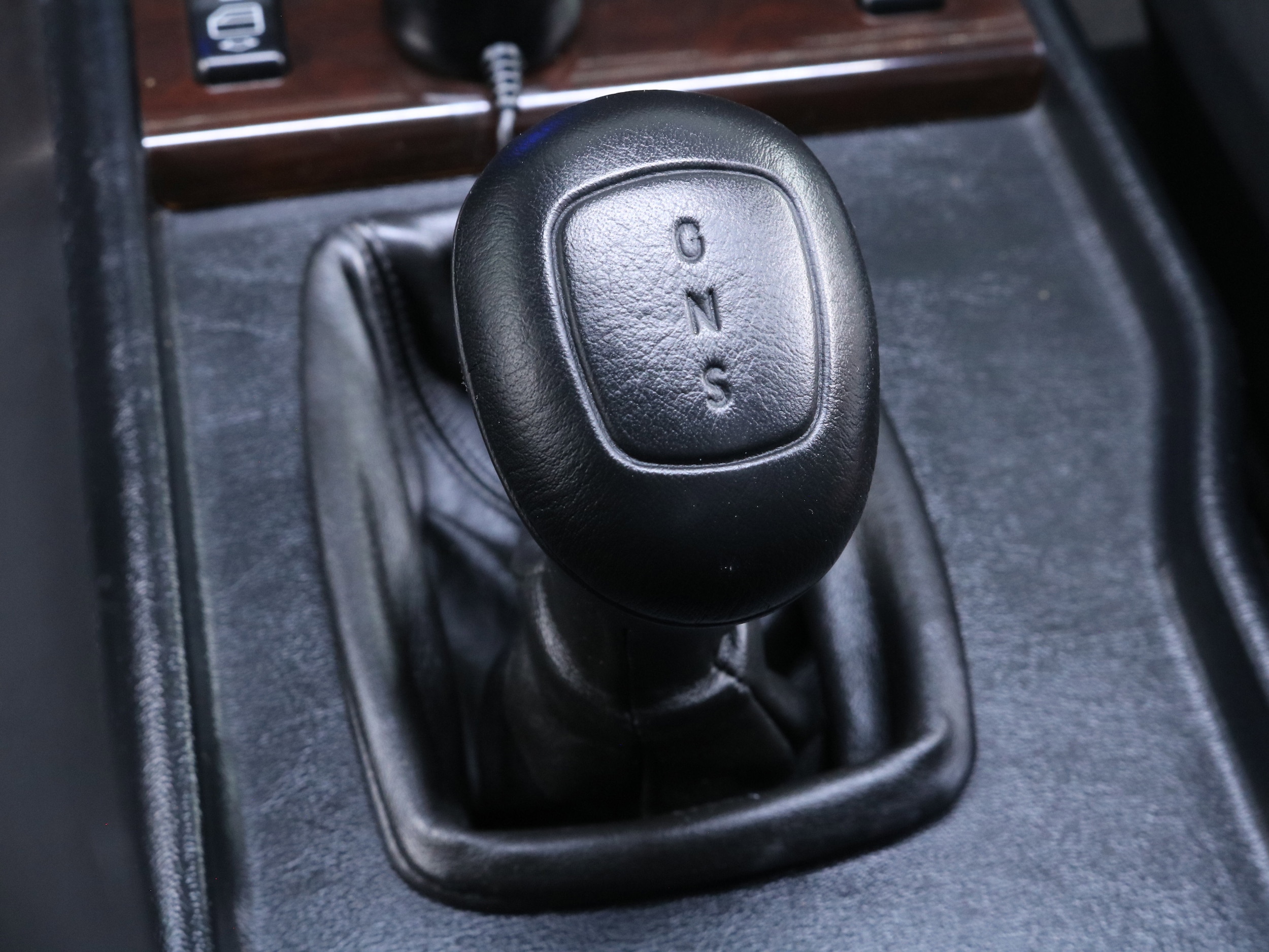 2000 Mercedes-Benz G500 18