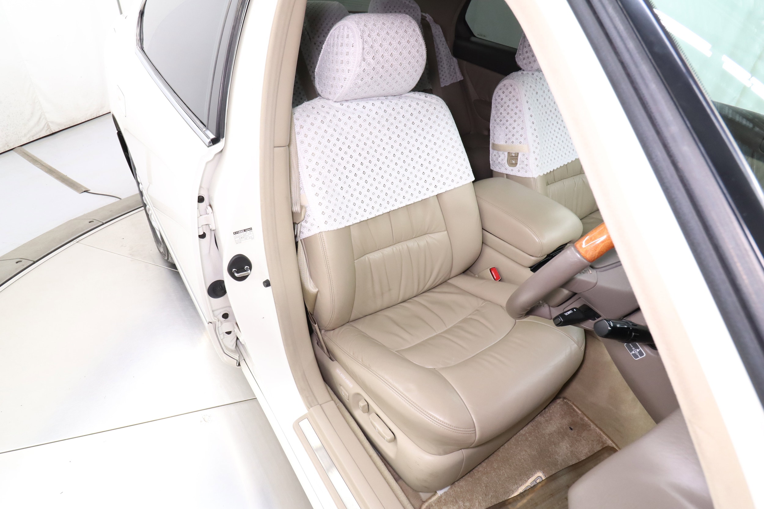 1999 Toyota Celsior 17