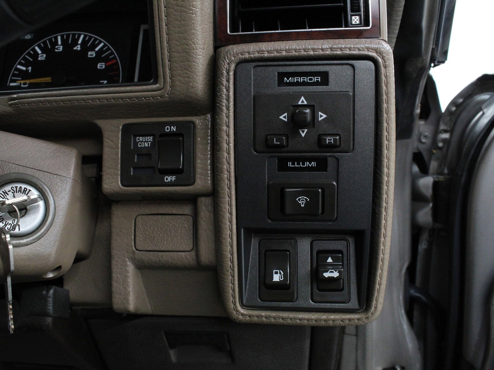 1983 Nissan Gloria 42