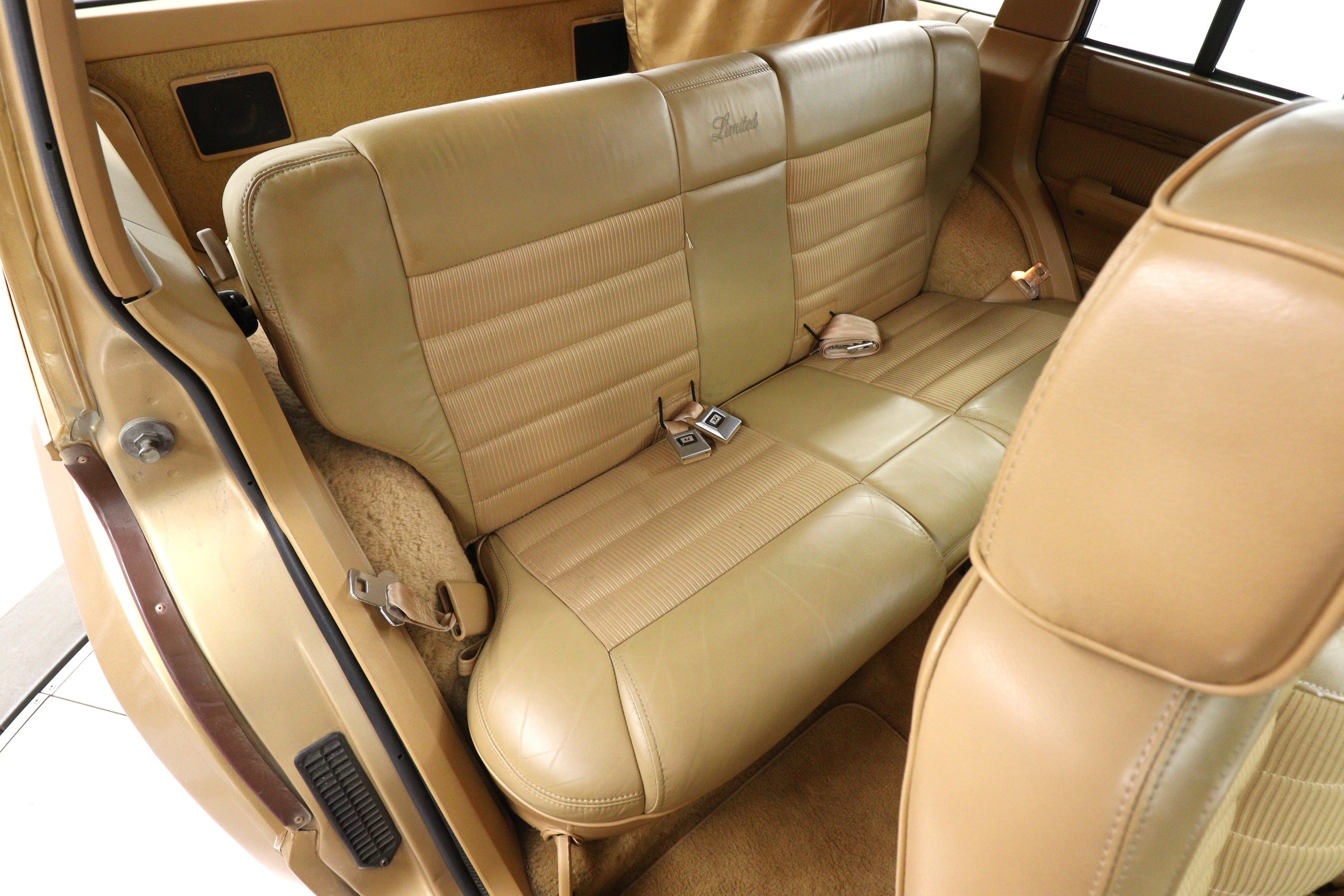 1987 Jeep Wagoneer 18