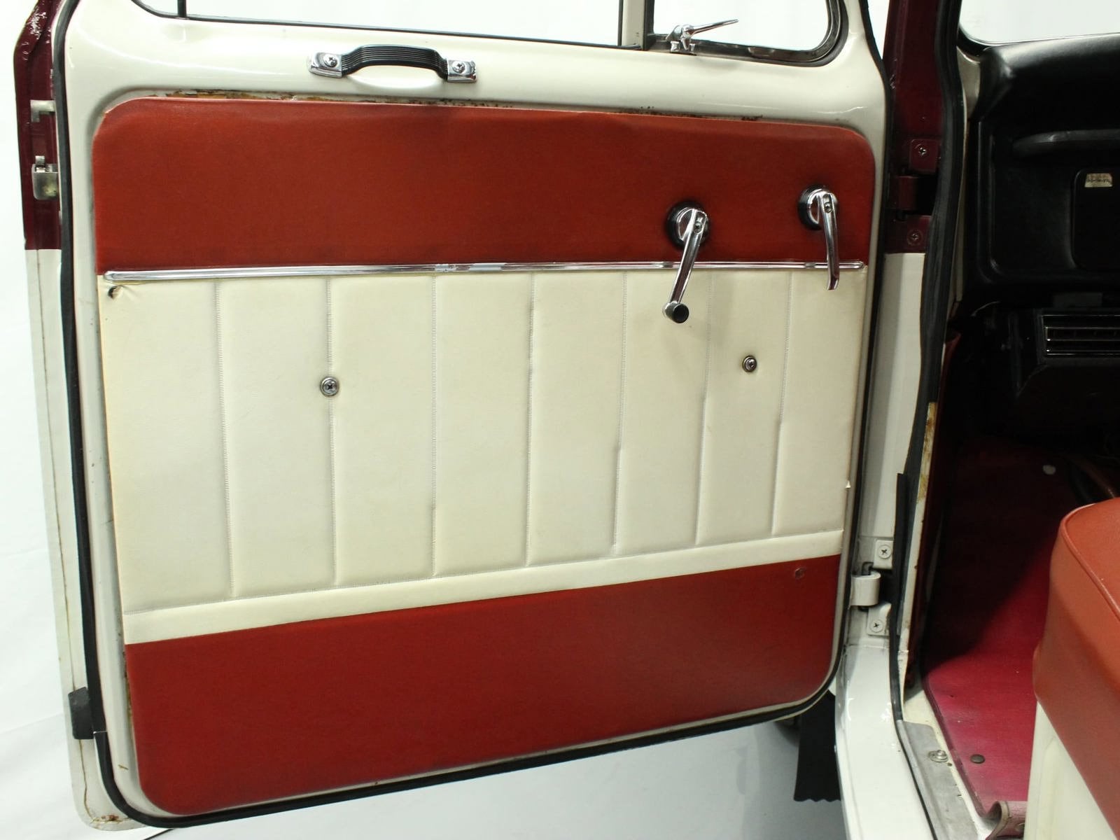1975 Mitsubishi Jeep 25