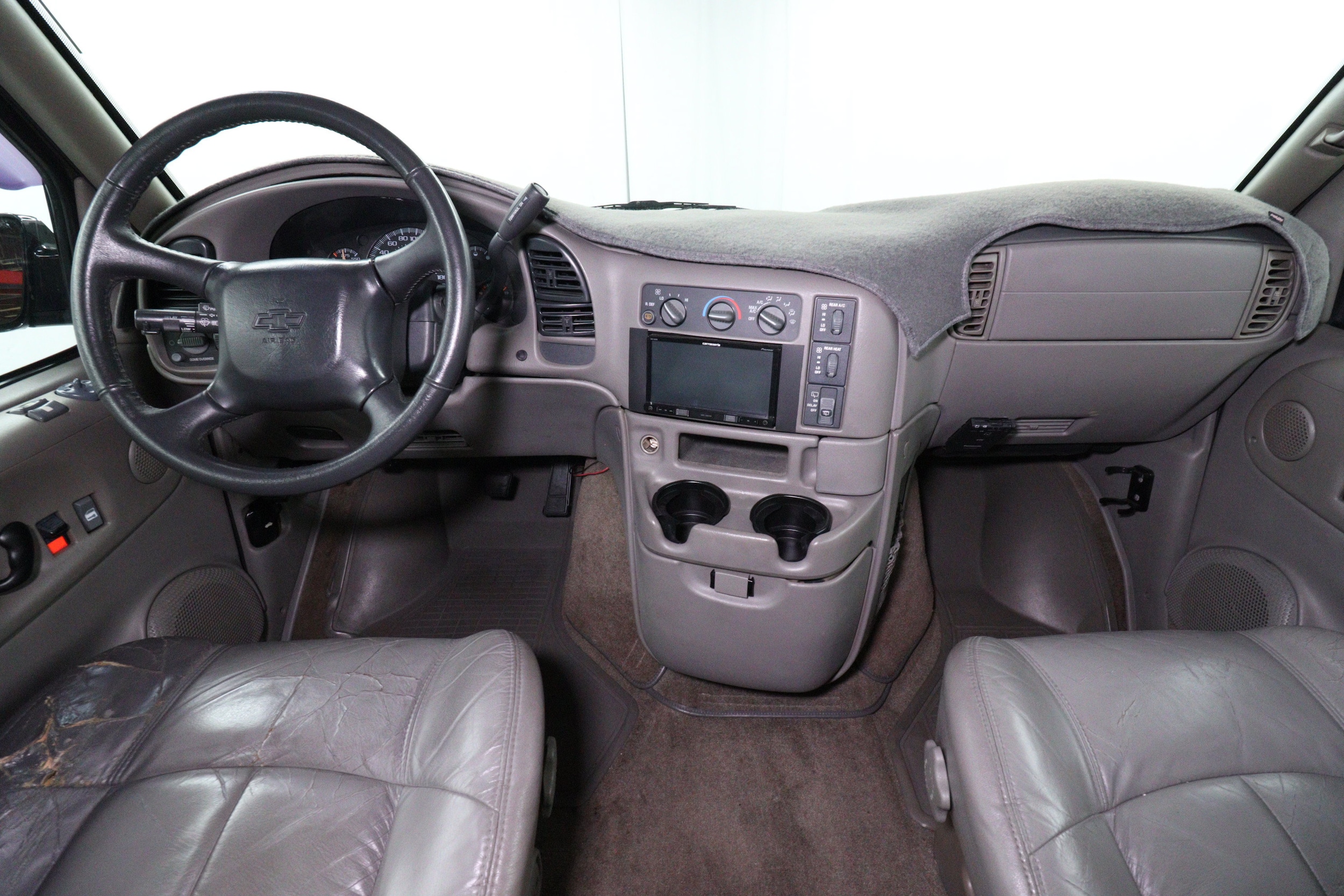 2000 Chevrolet Astro LT 57