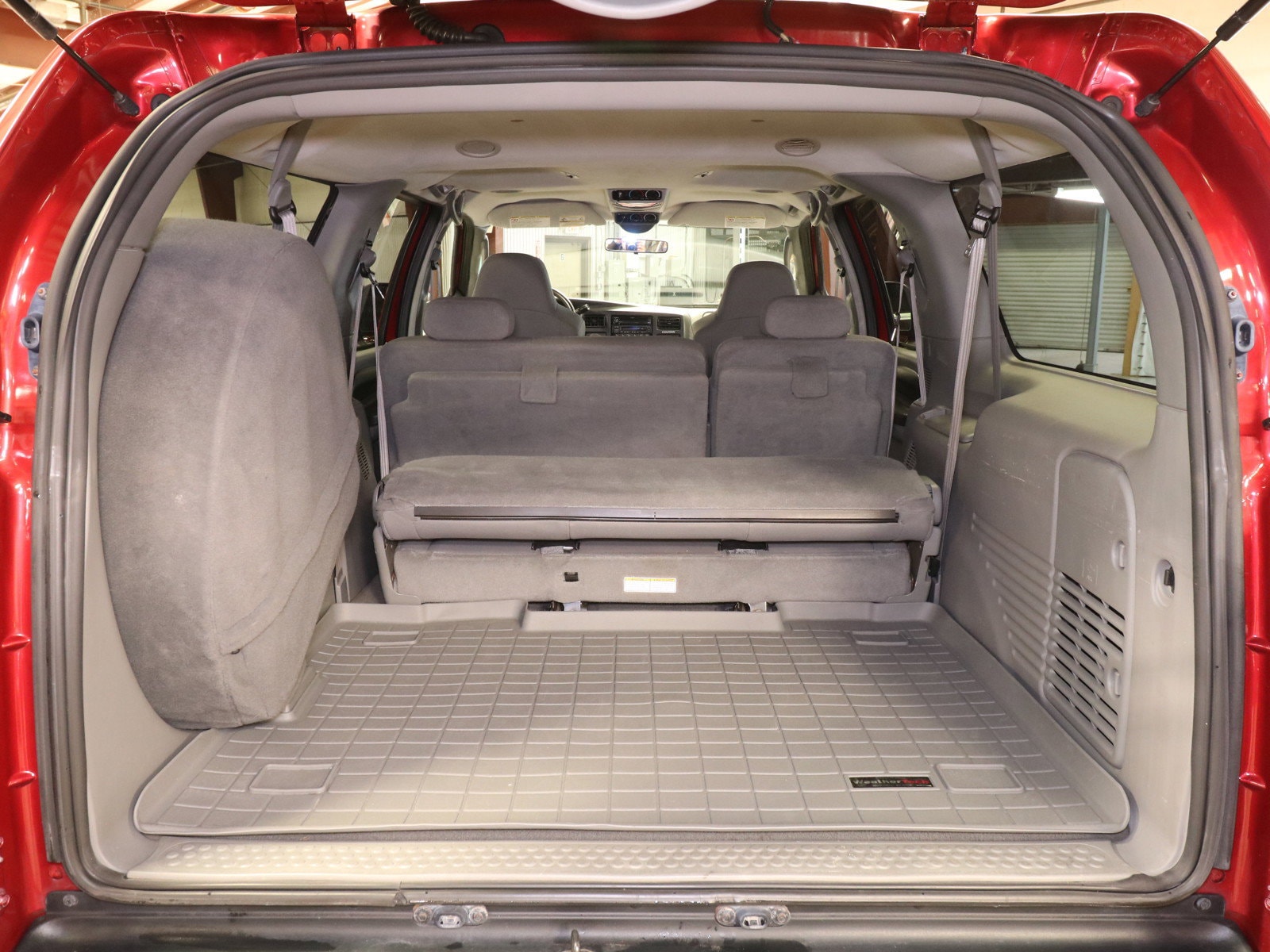 2005 Ford Excursion 29