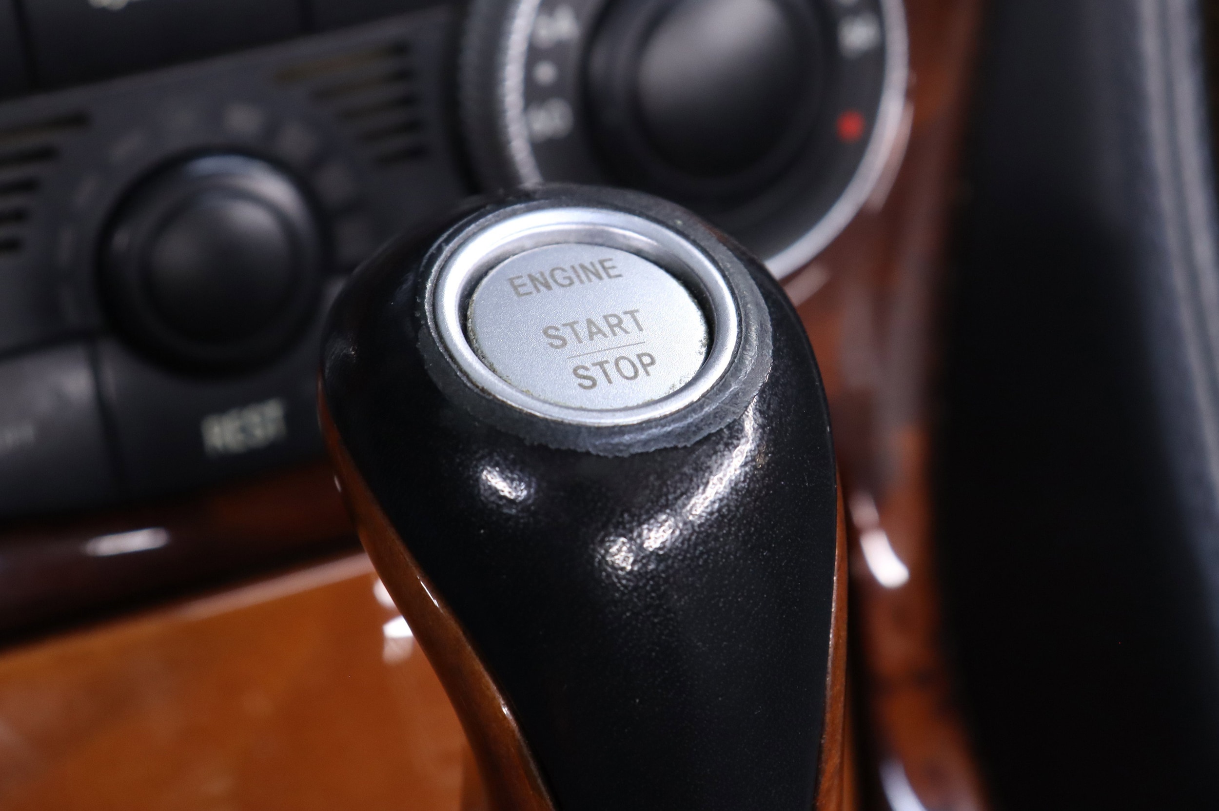 2004 Mercedes-Benz SL-Class 24