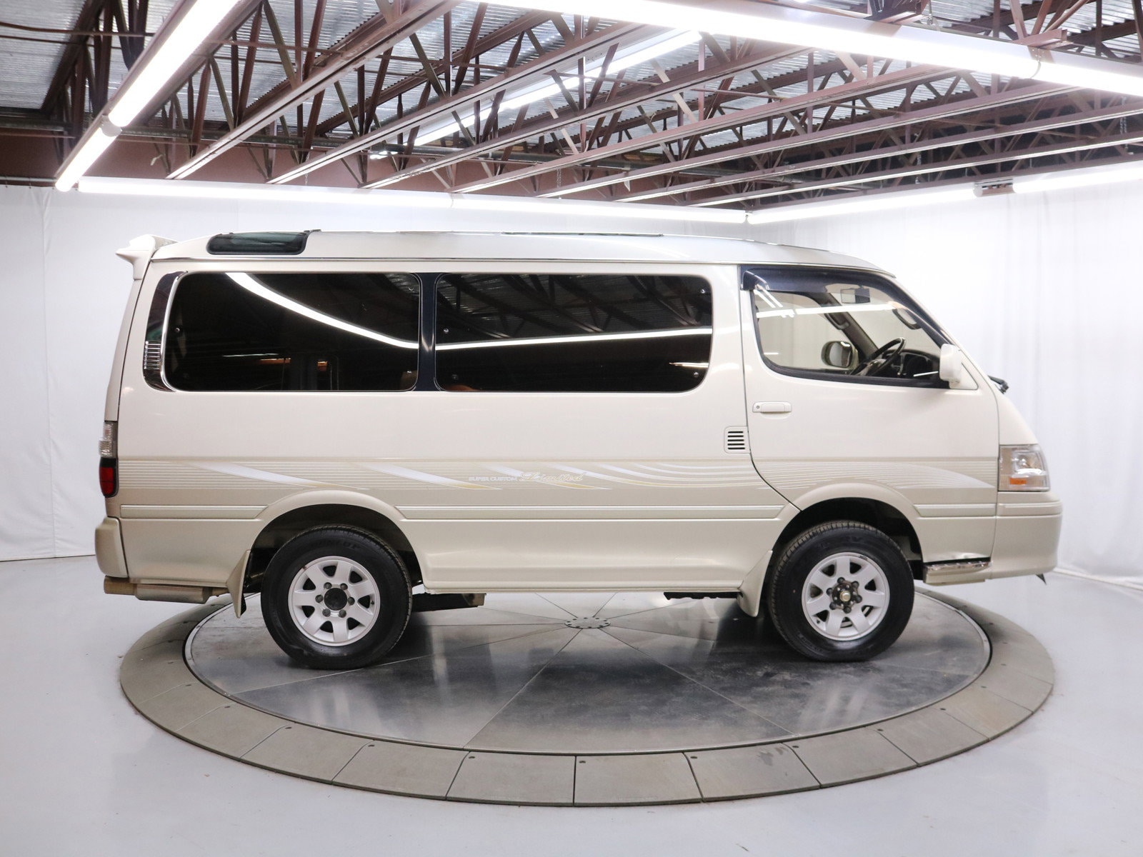 1999 Toyota Hiace 8