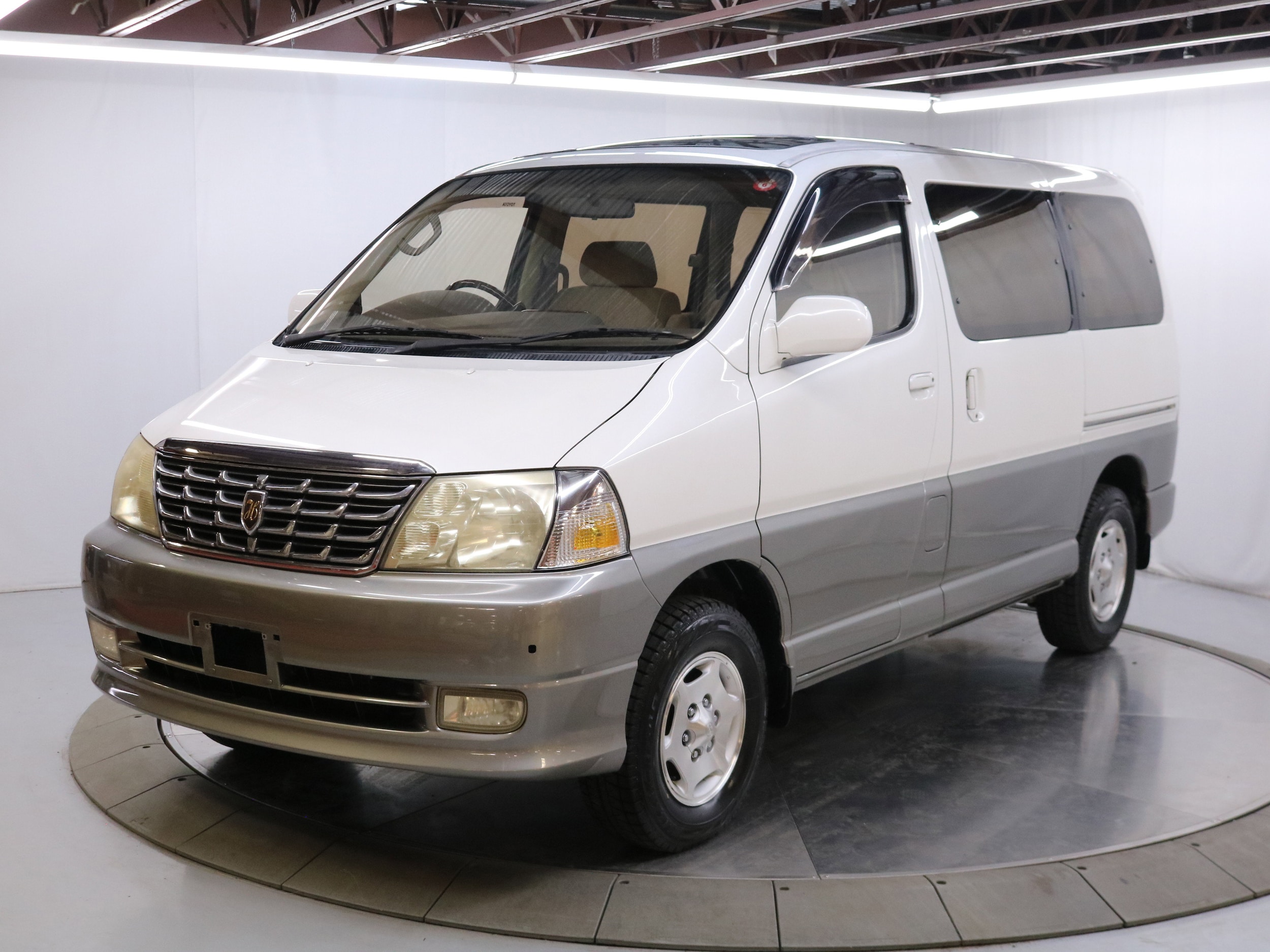 2000 Toyota Grand Hiace 2