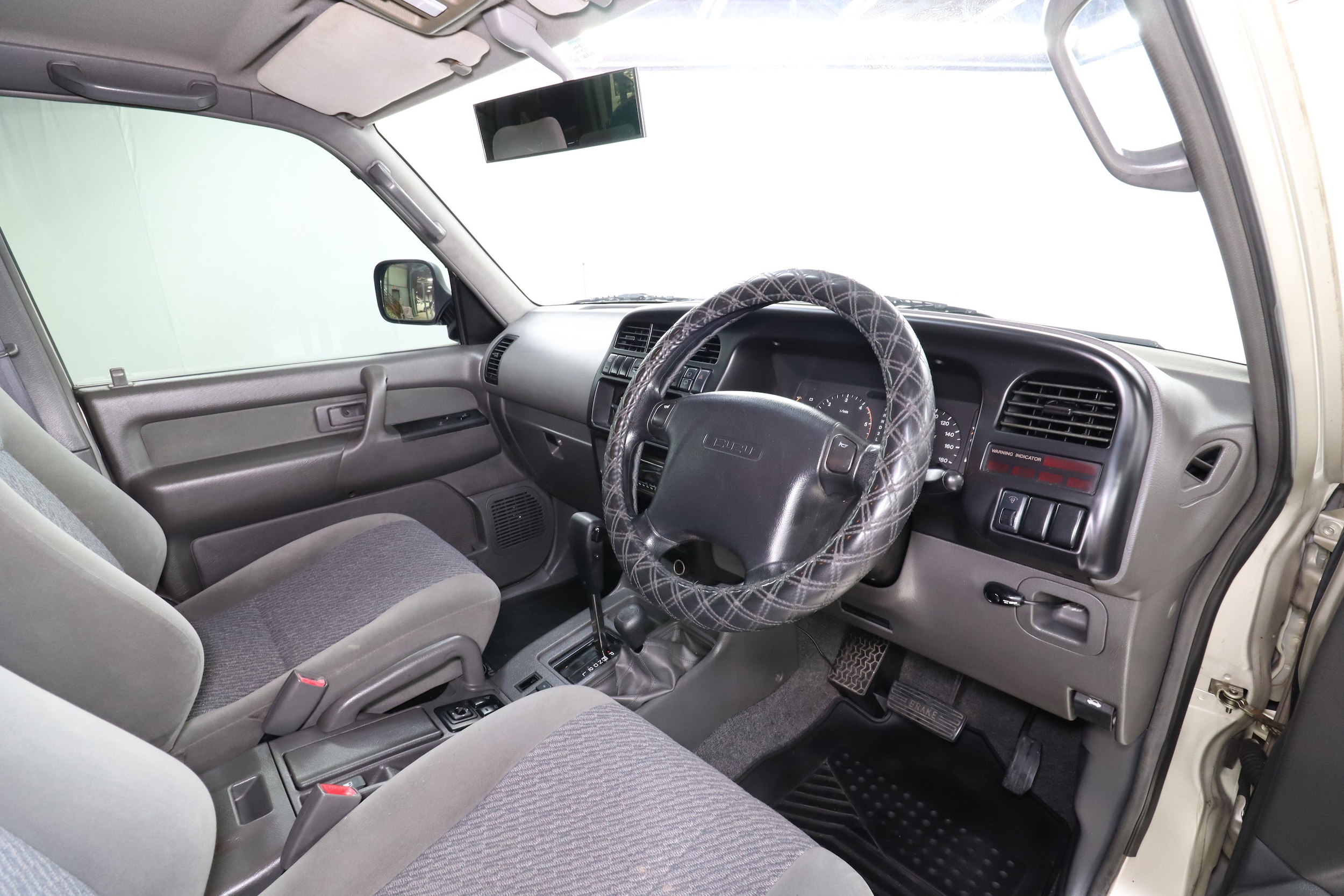 1996 Isuzu Bighorn 11