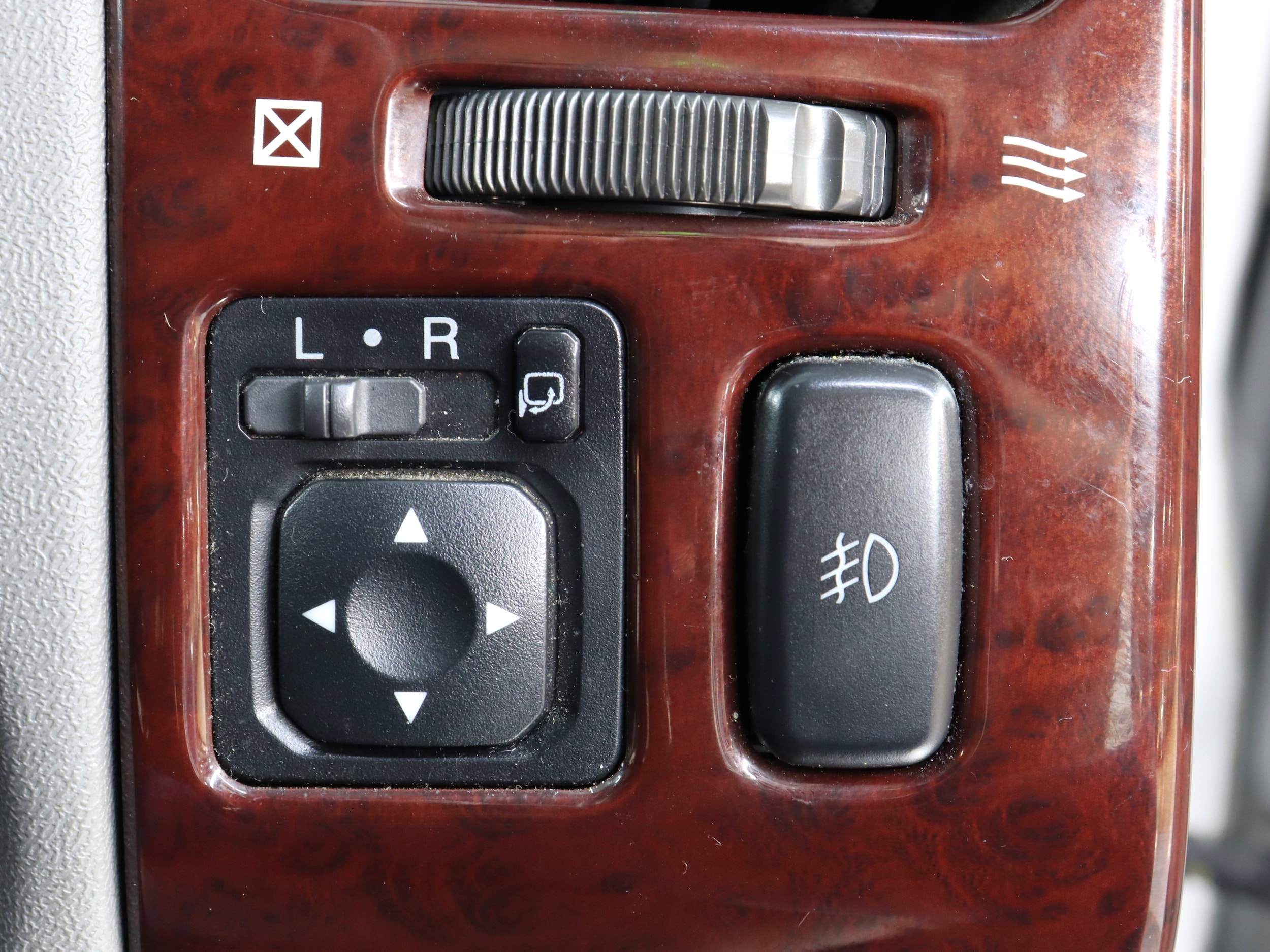 2000 Mitsubishi Pajero 59