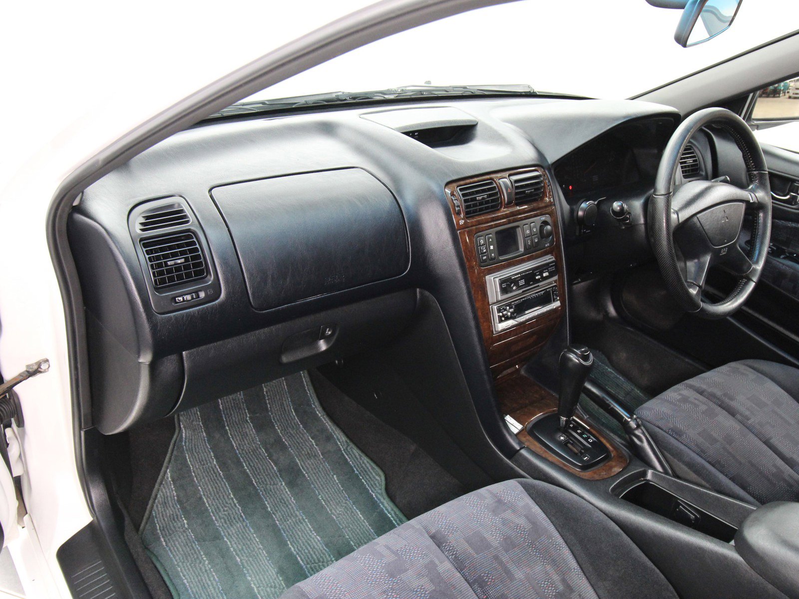 1997 Mitsubishi Legnum 17