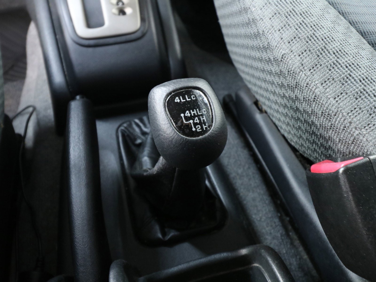 1999 Mitsubishi Pajero 16