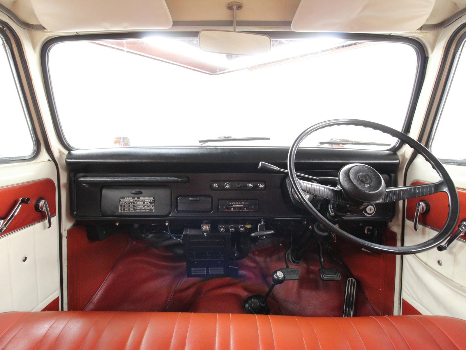 1976 Mitsubishi Jeep 43