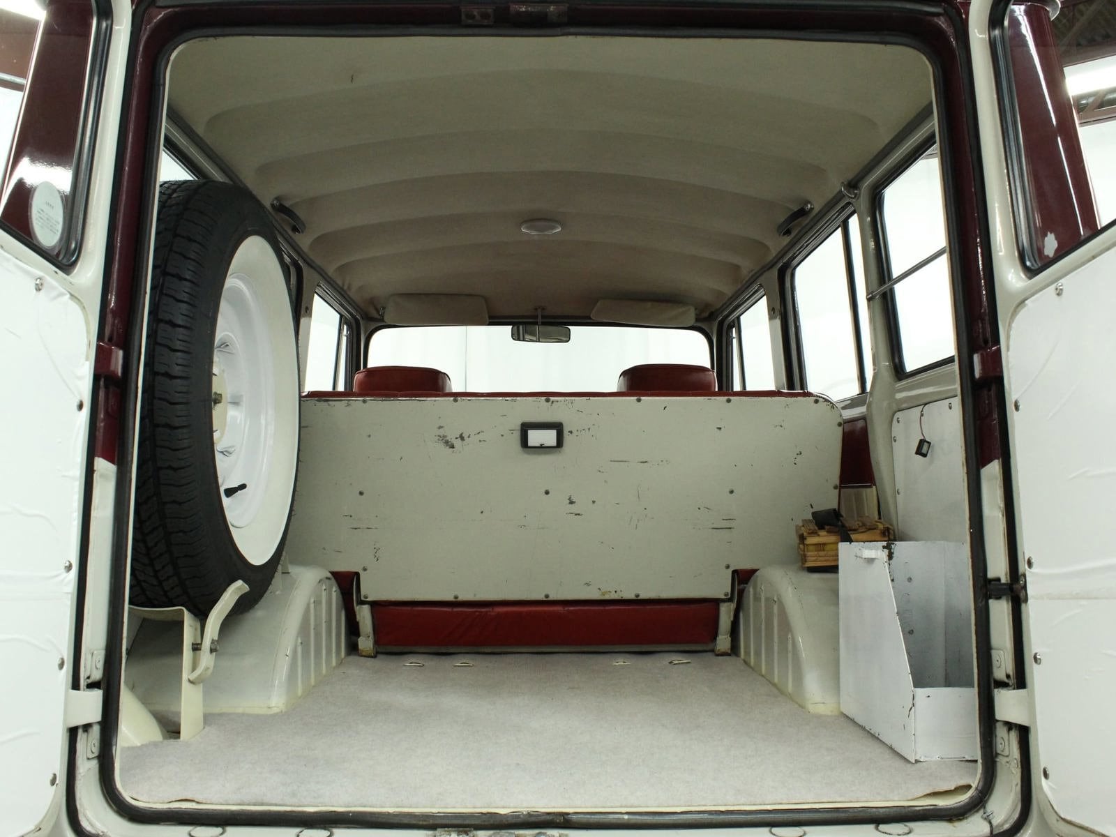 1975 Mitsubishi Jeep 30