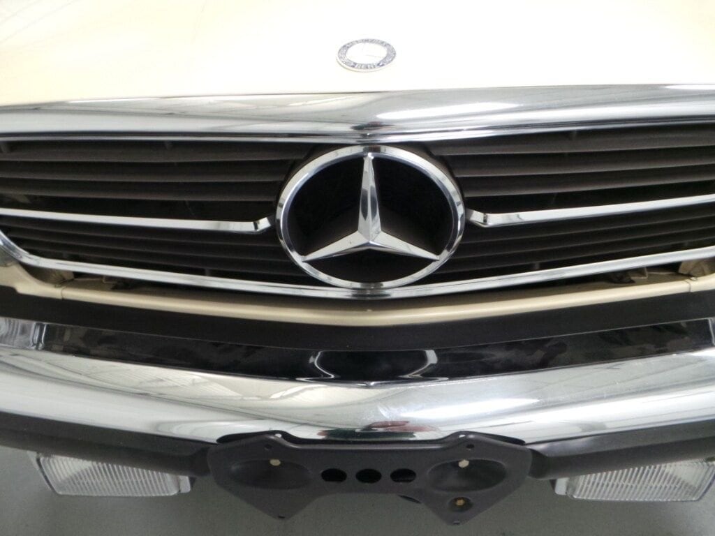 1987 Mercedes-Benz 560 46