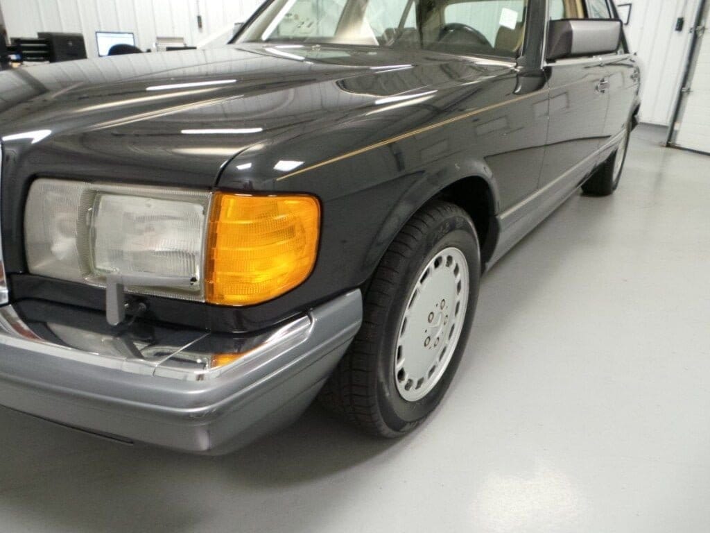 1991 Mercedes-Benz 300 SEL 31