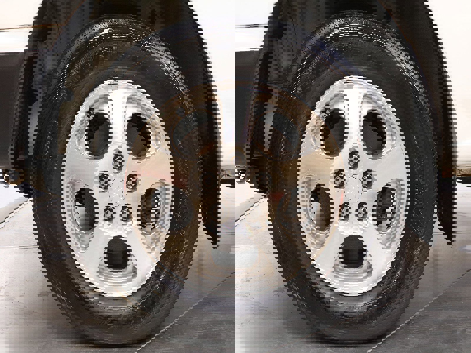 1999 Mitsubishi Pajero 27
