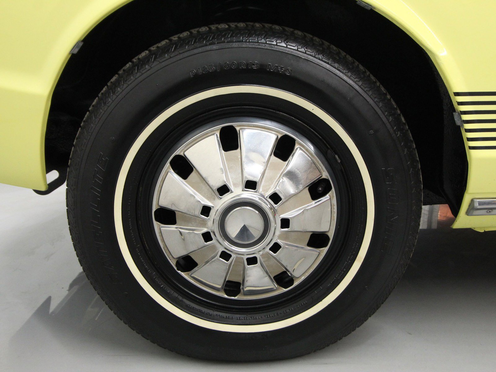1974 Datsun 710 64