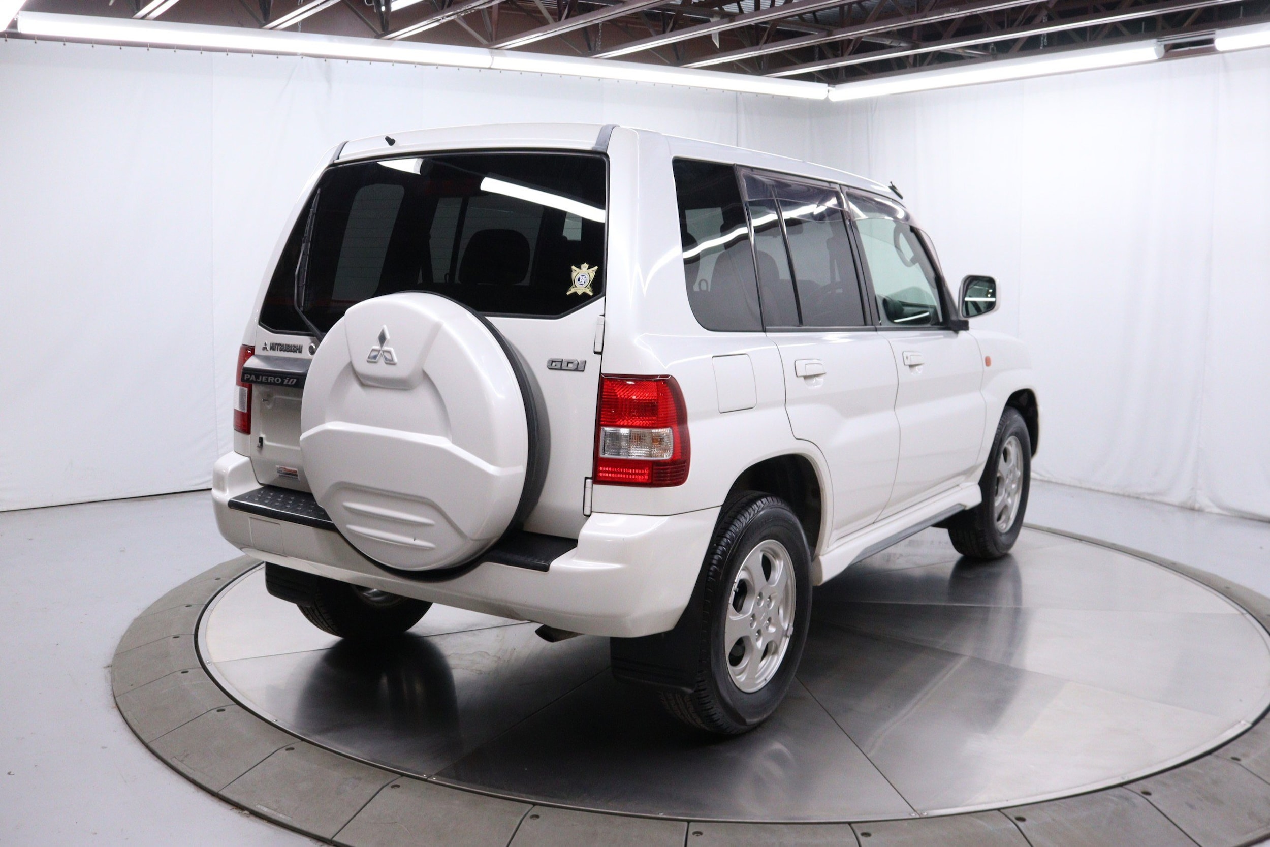 2000 Mitsubishi Pajero 7