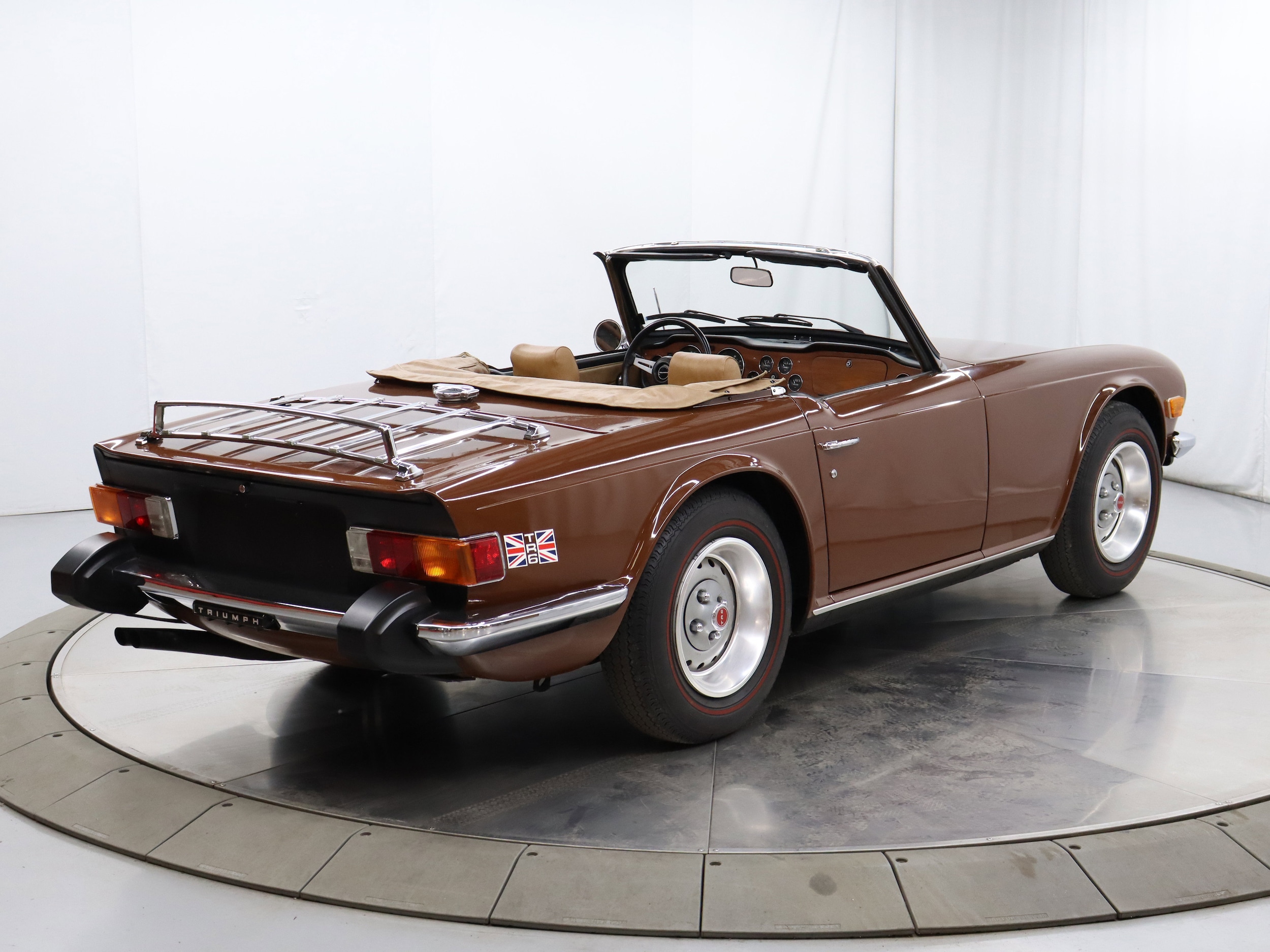 1976 Triumph TR6 29