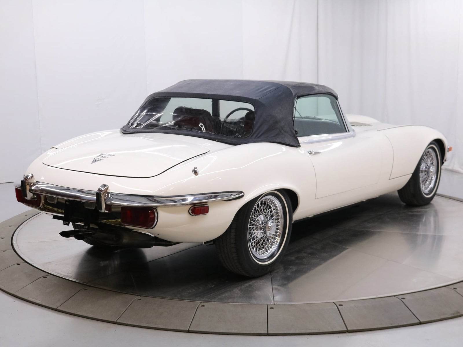 1974 Jaguar E-Type 31