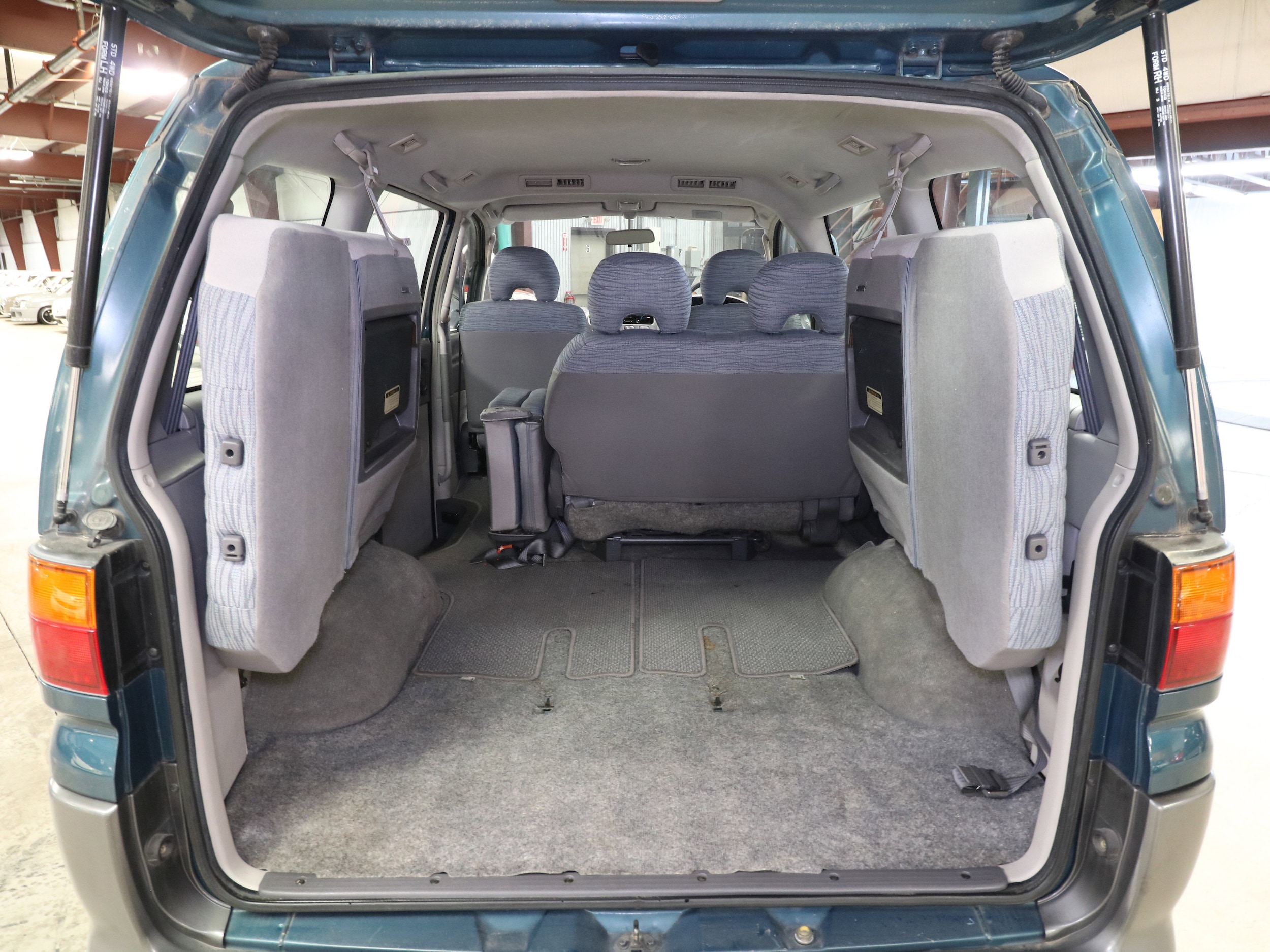 1994 Mitsubishi Delica 28