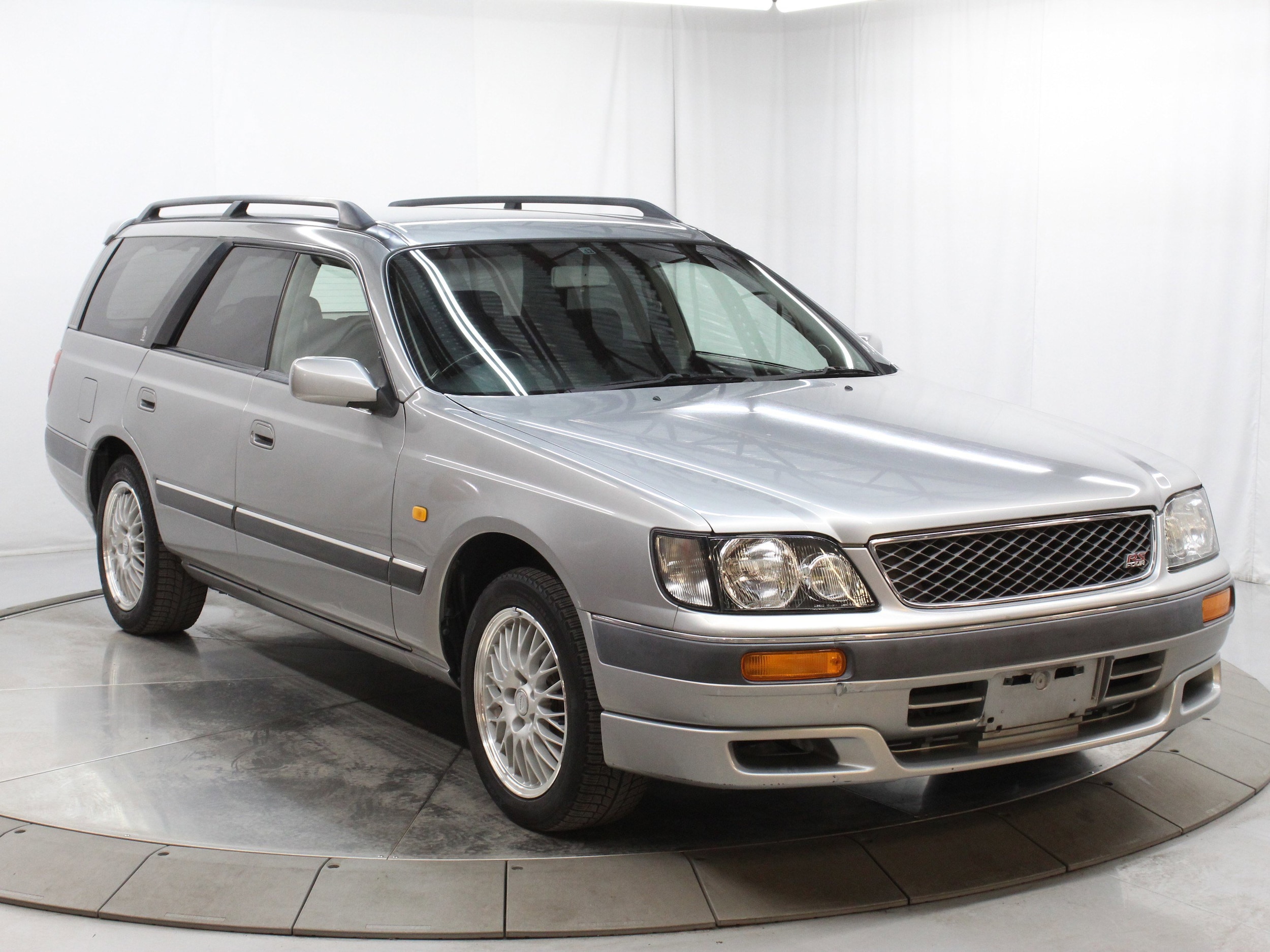1996 Nissan Stagea 1