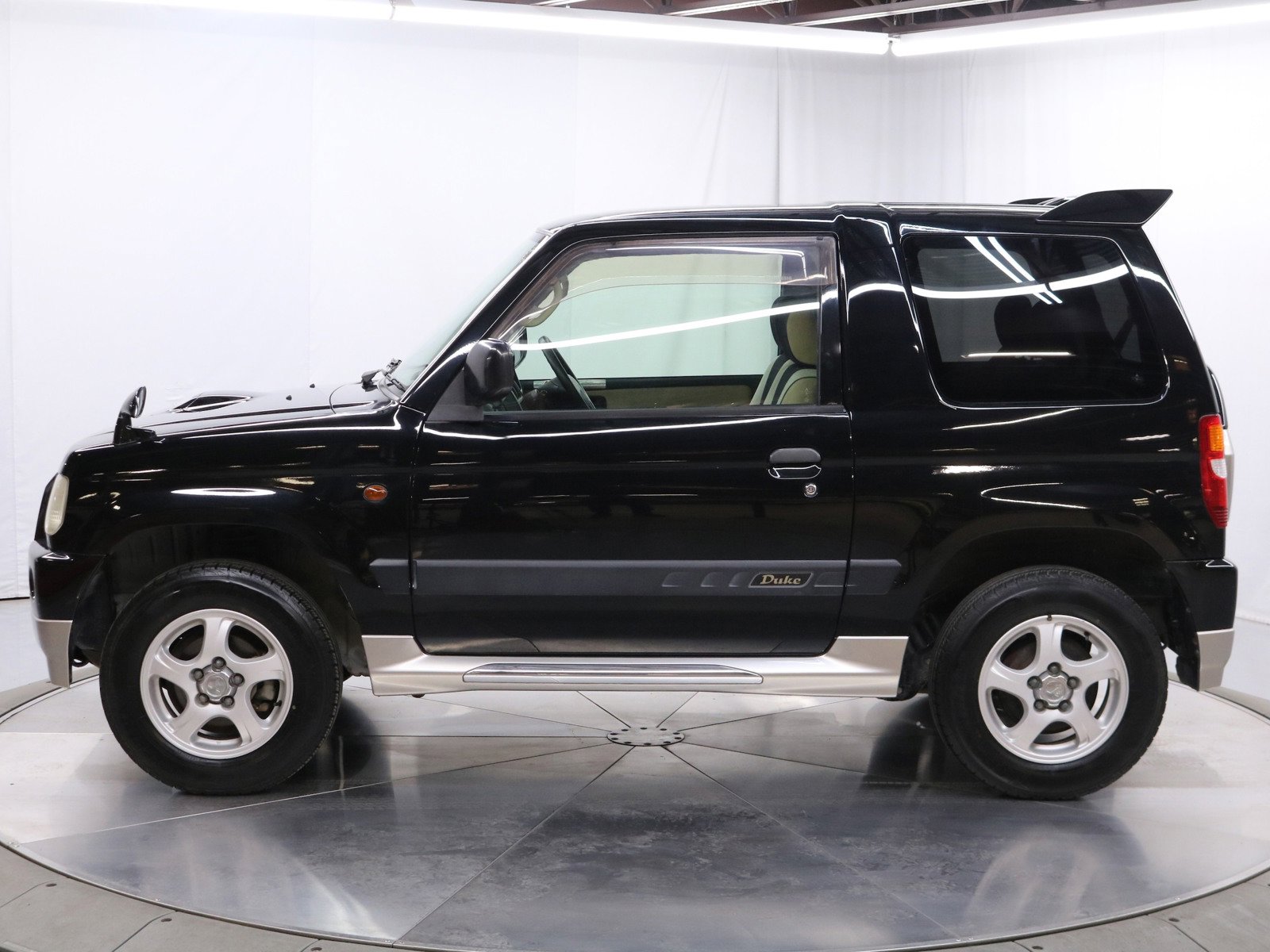 1999 Mitsubishi Pajero 6