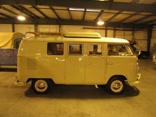 1967 Volkswagen Bus 8