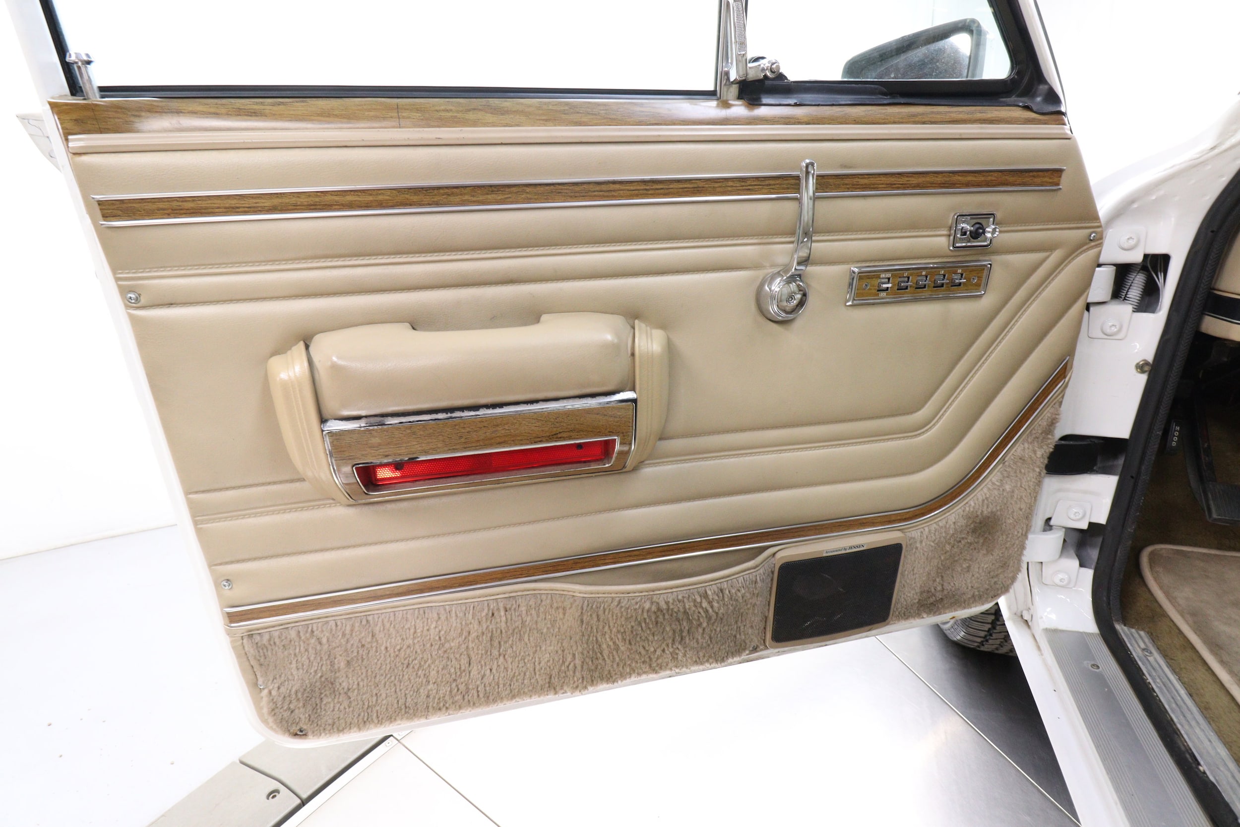 1997 Jeep Grand Wagoneer 20