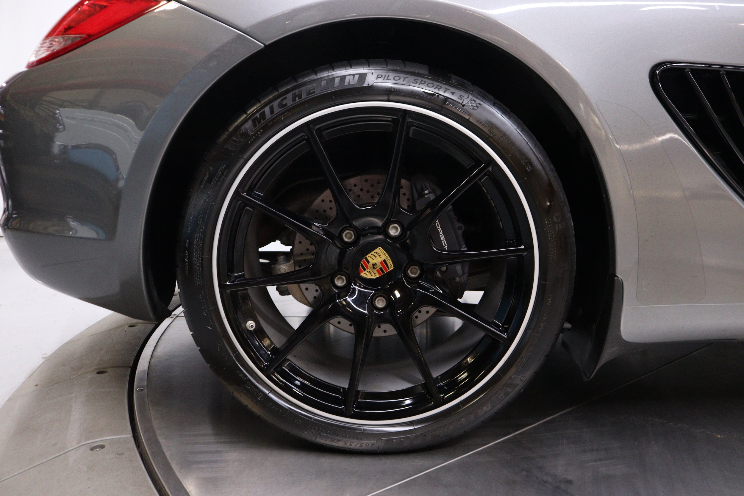 2011 Porsche Cayman 29