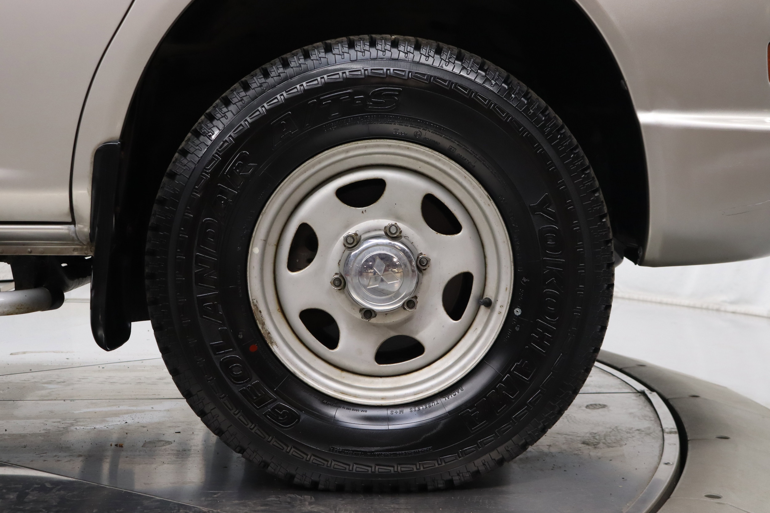 2000 Mitsubishi Delica 34
