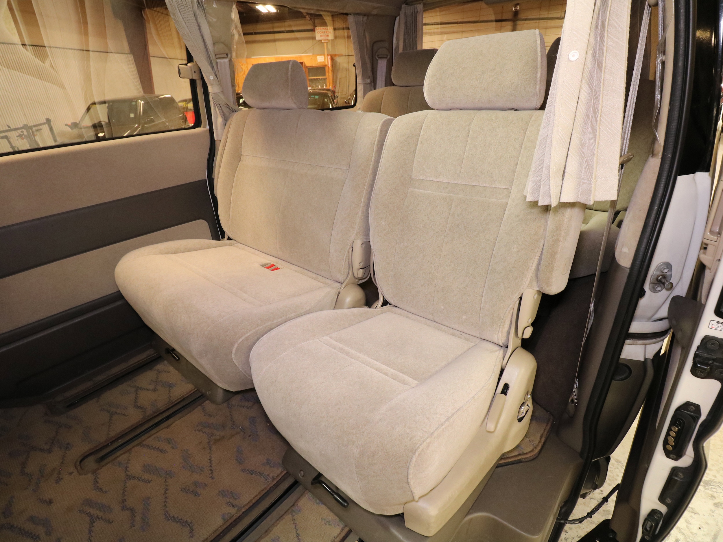 2000 Toyota Grand Hiace 18