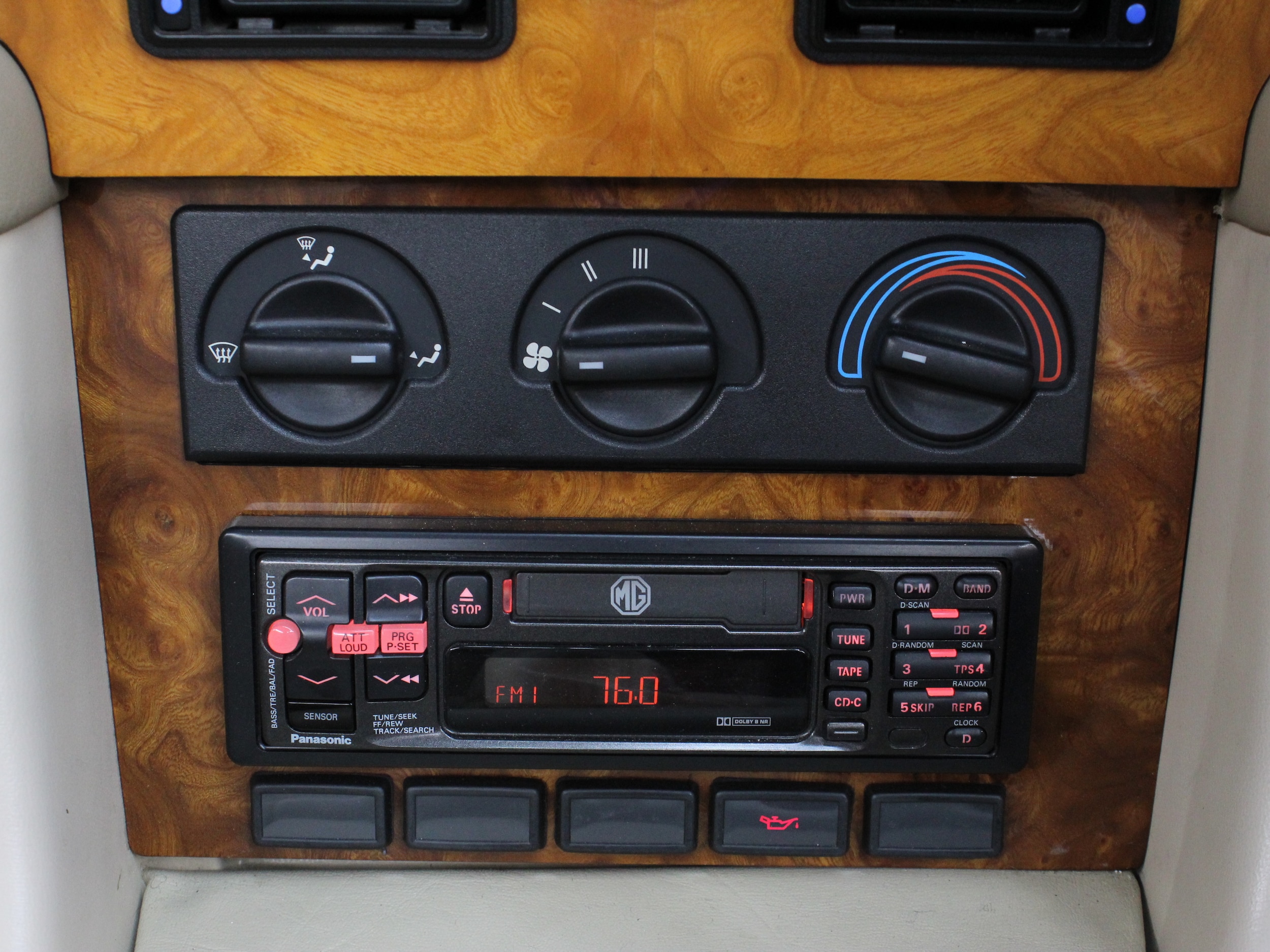 1994 Rover MG RV8 12