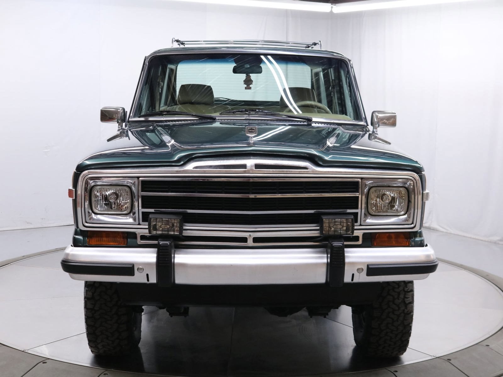 1991 Jeep Grand Wagoneer 2