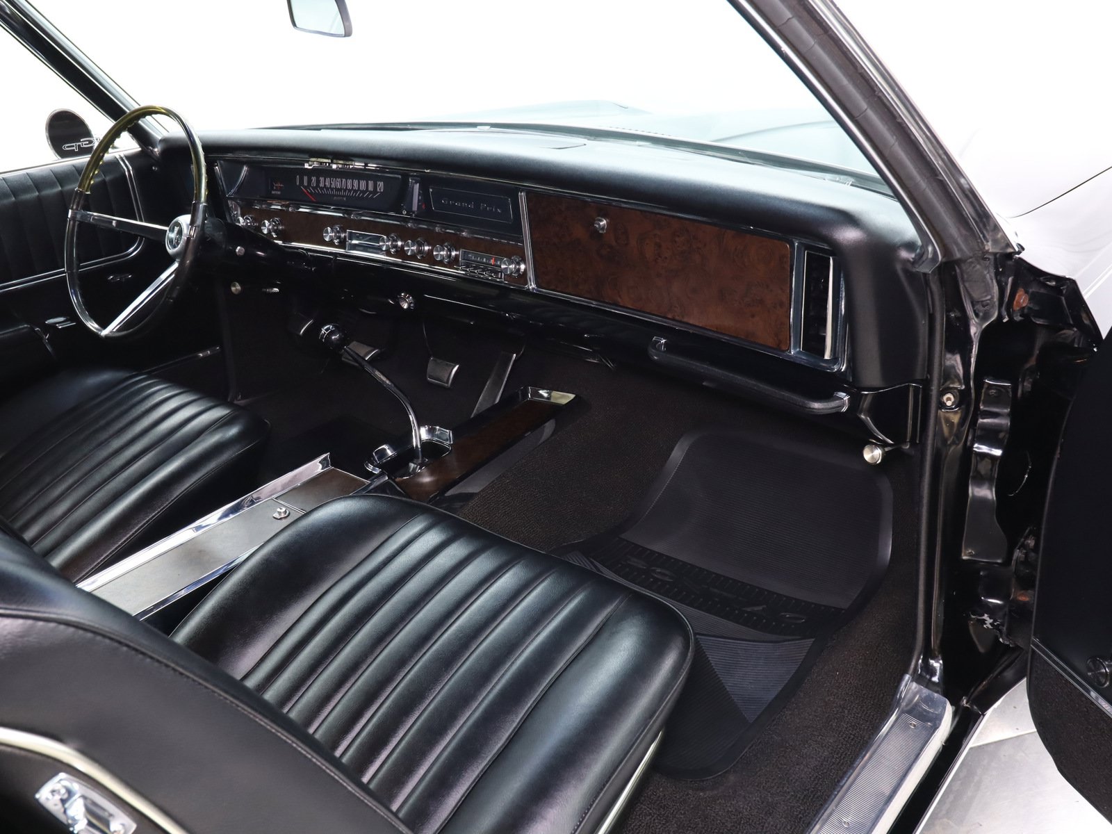 1967 Pontiac Grand Prix 34