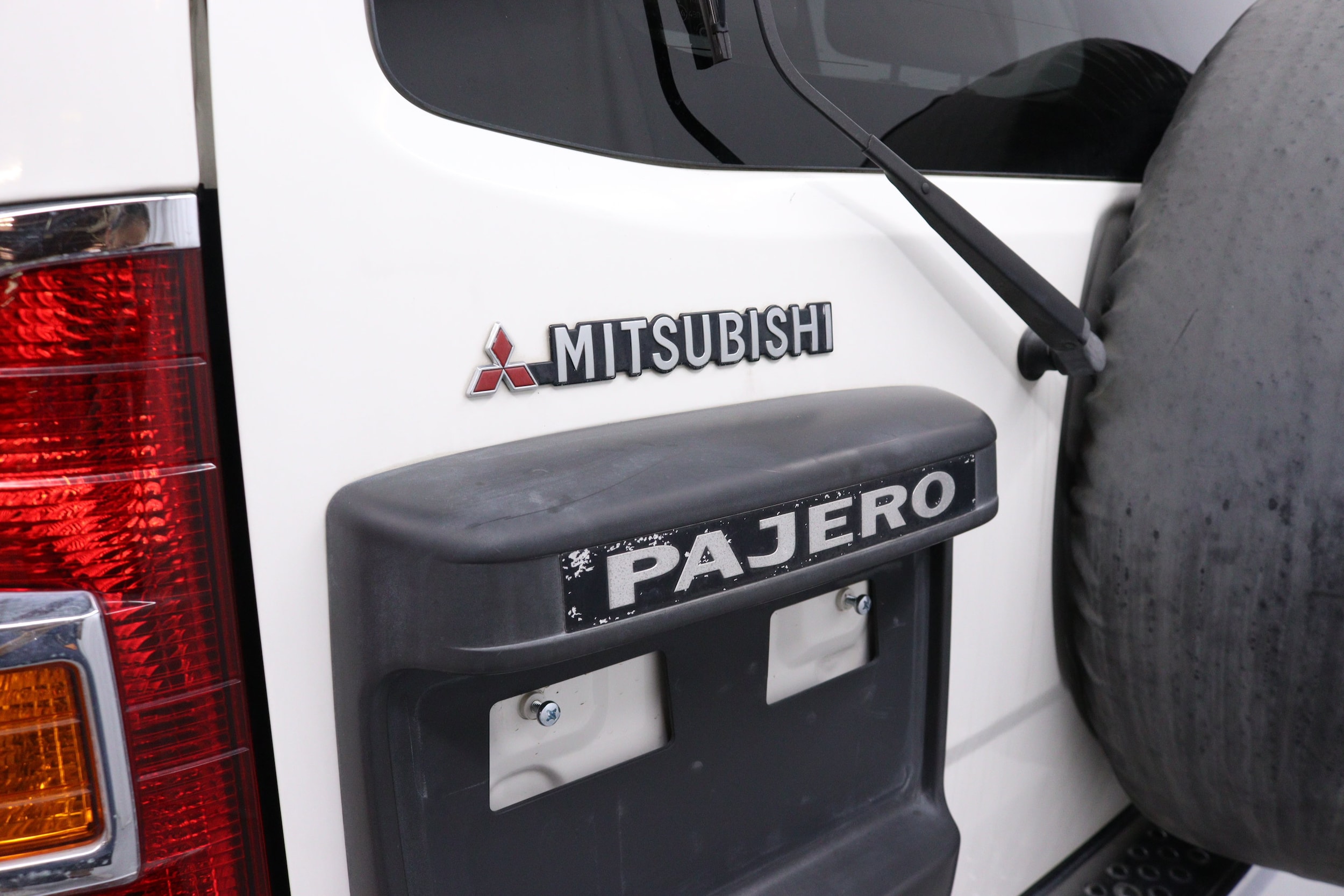 2000 Mitsubishi Pajero 78