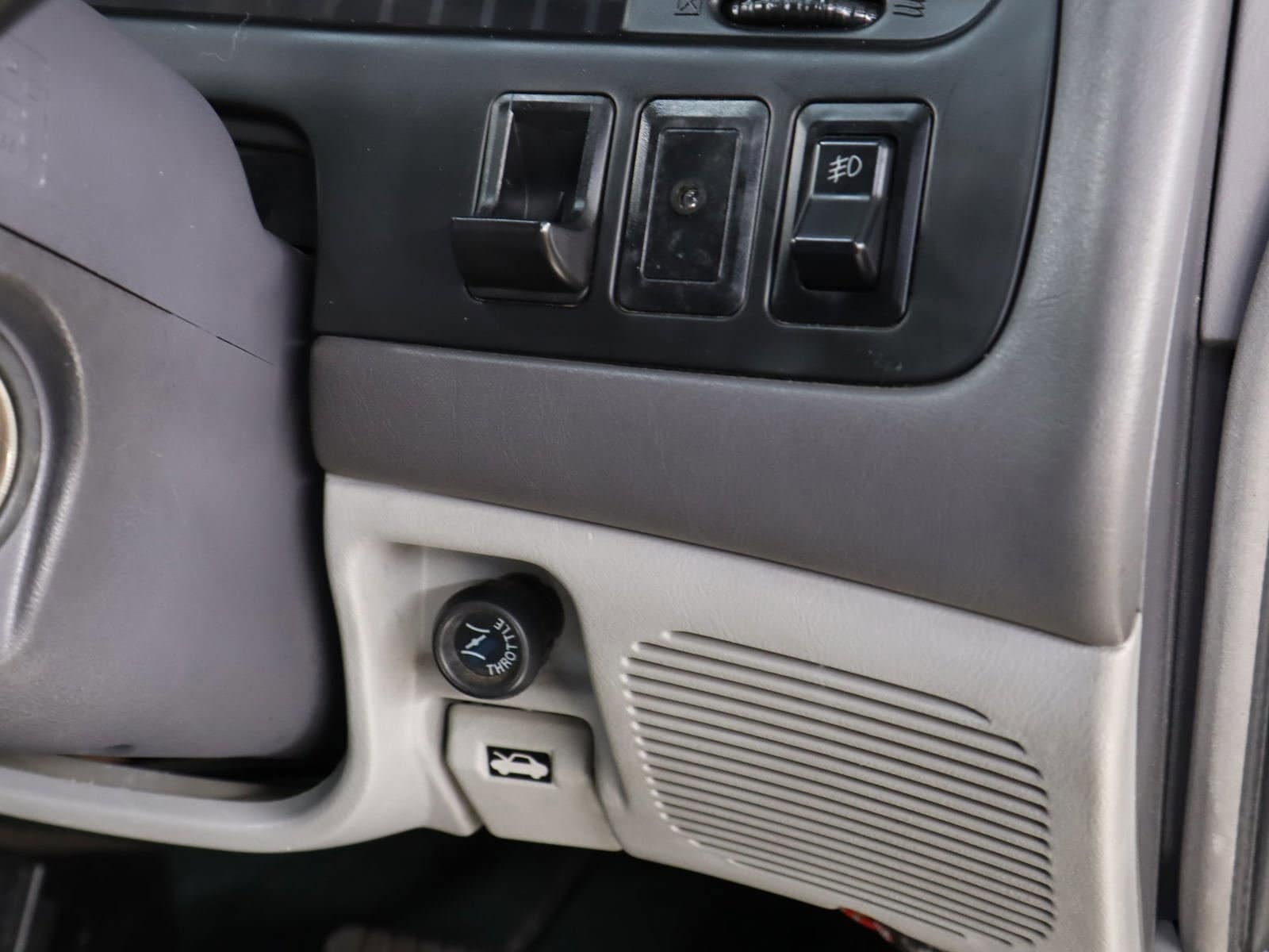 1998 Mitsubishi Delica 50