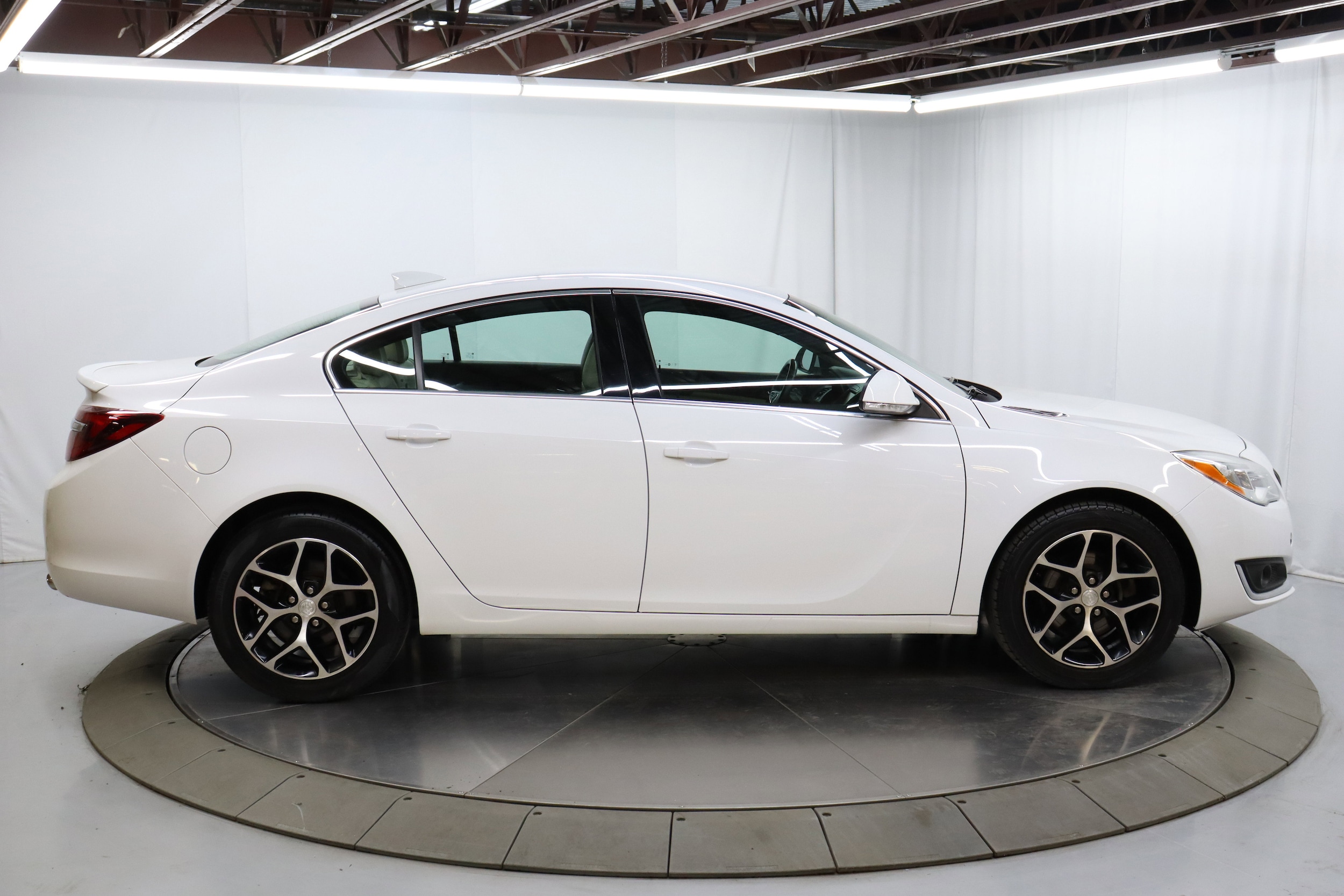 2017 Buick Regal 8