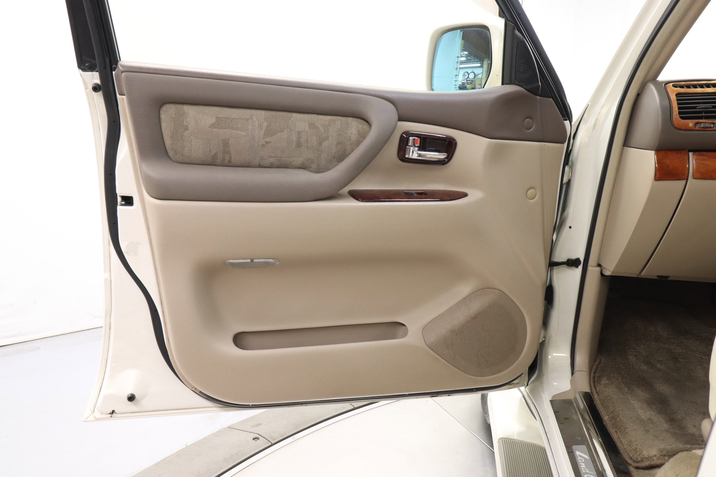 2000 Toyota Land Cruiser 23