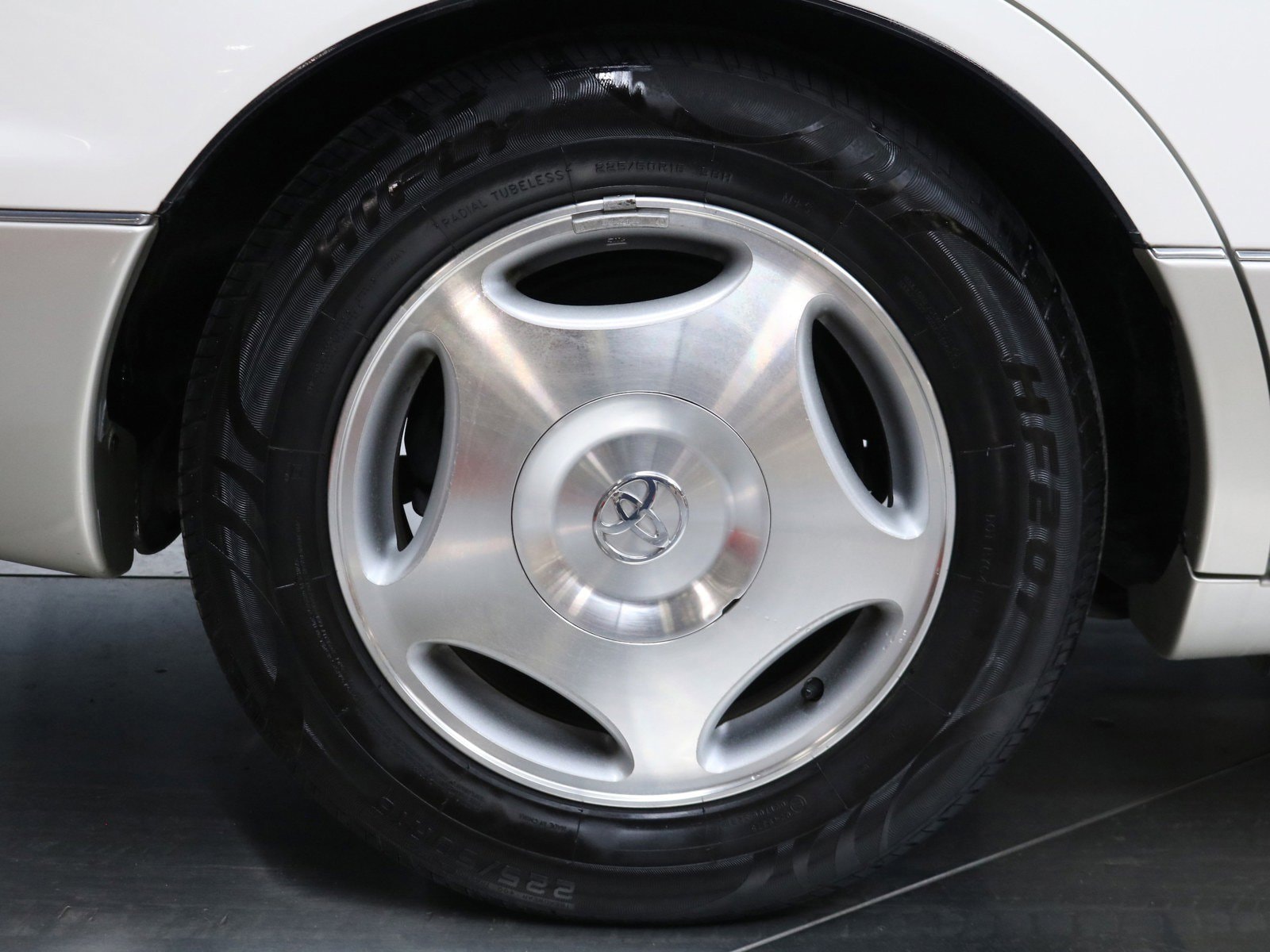 1998 Toyota Celsior 28