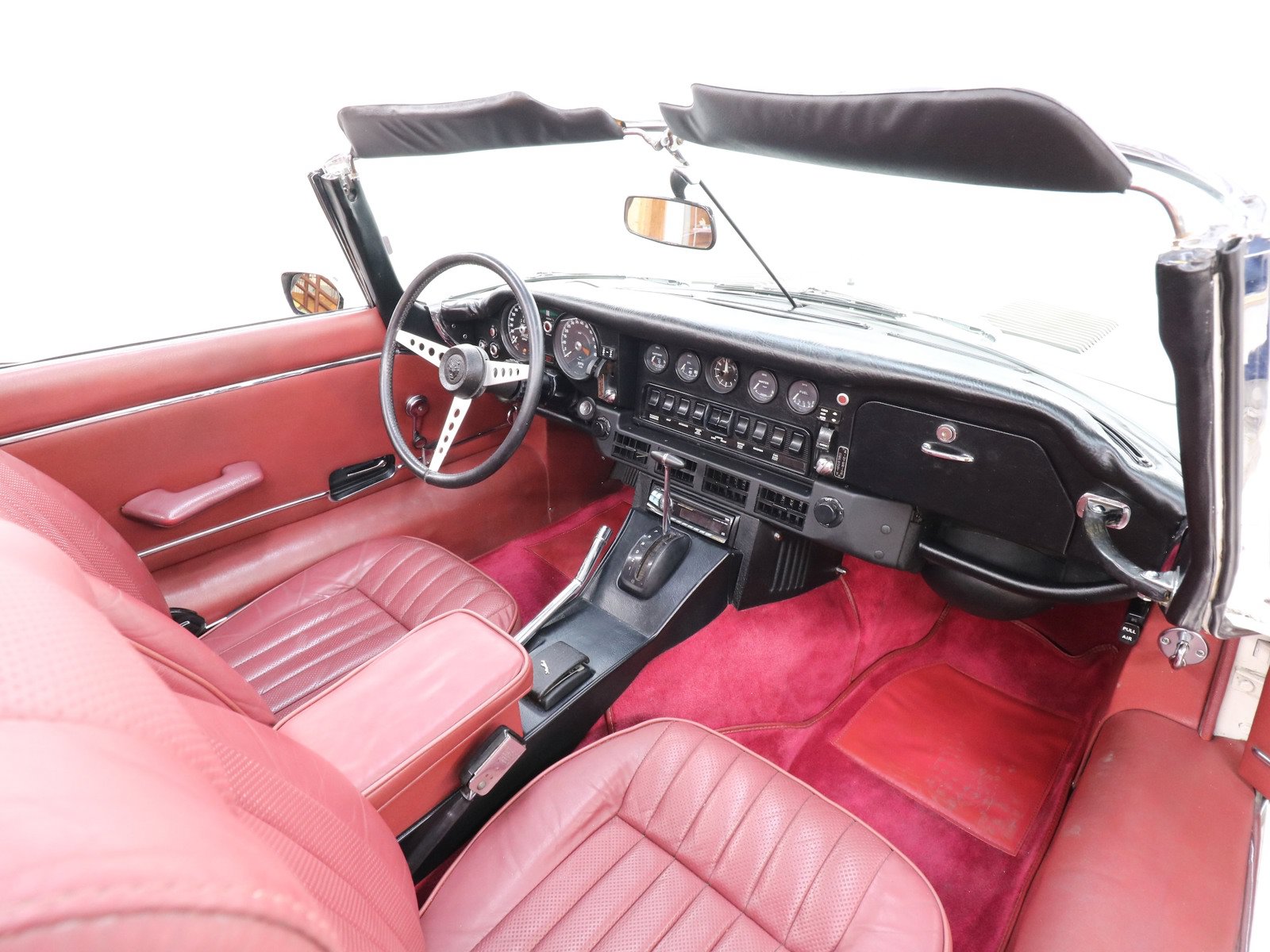 1974 Jaguar E-Type 57