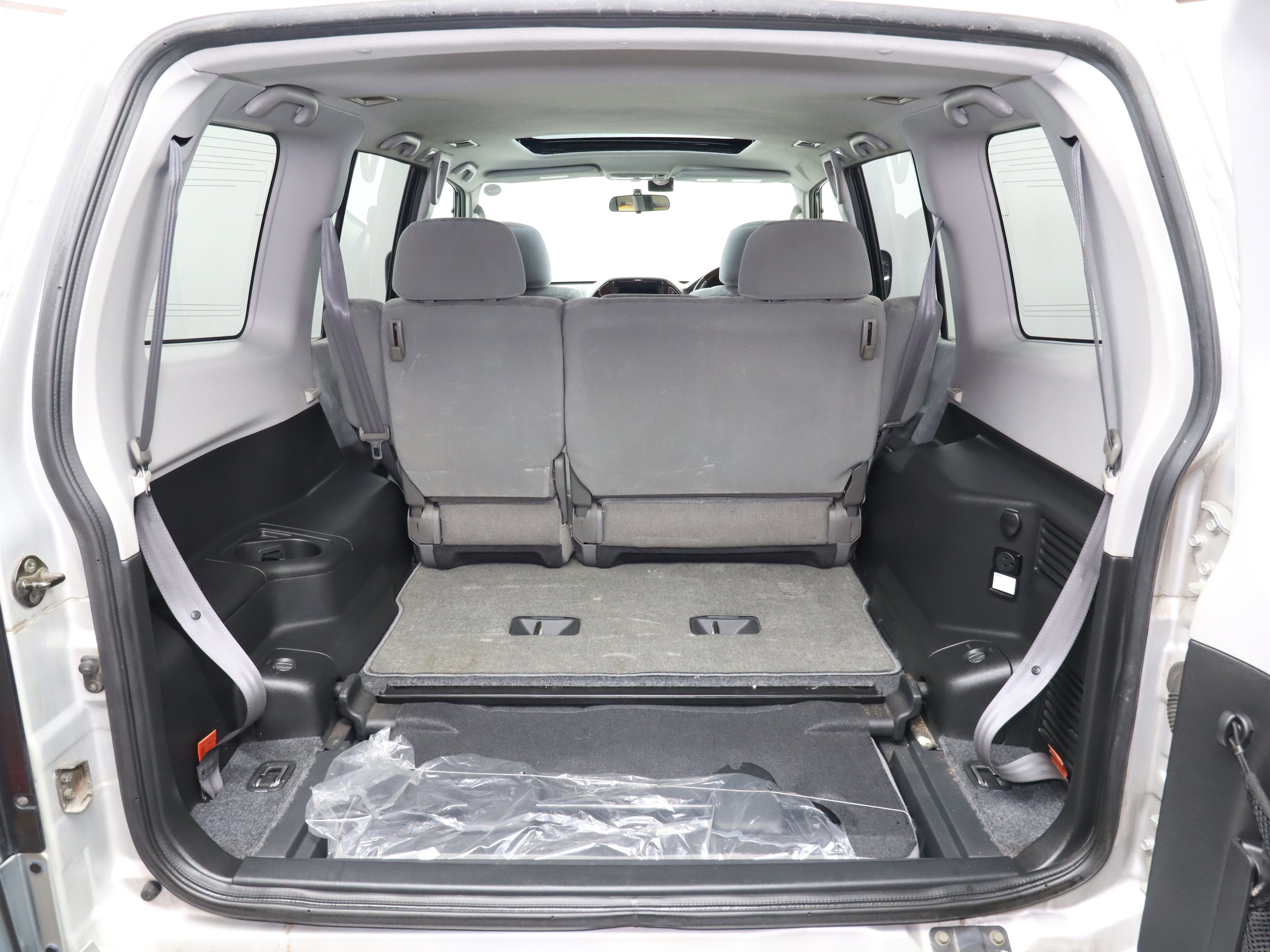 2000 Mitsubishi Pajero 33