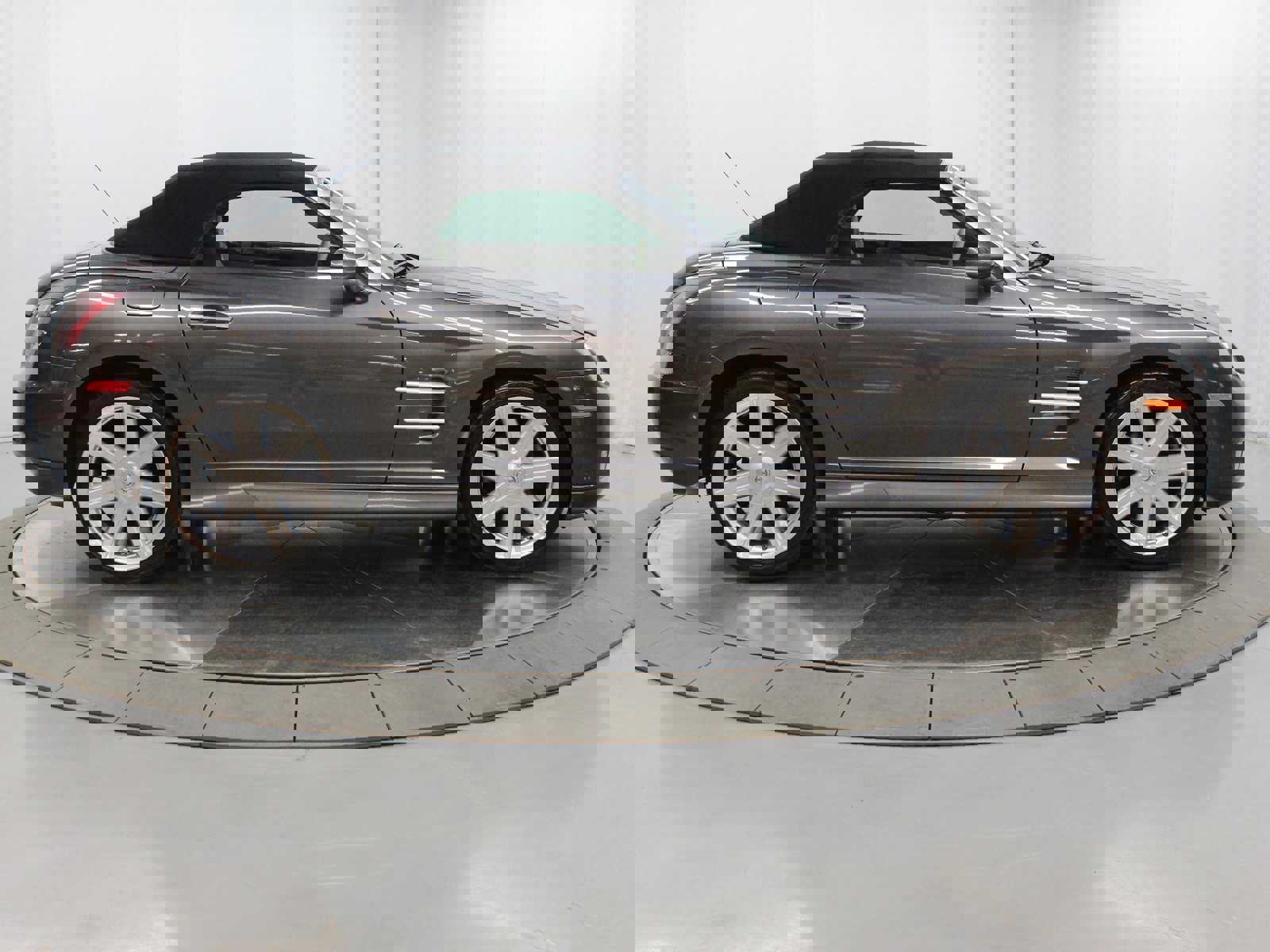 2005 Chrysler Crossfire 8
