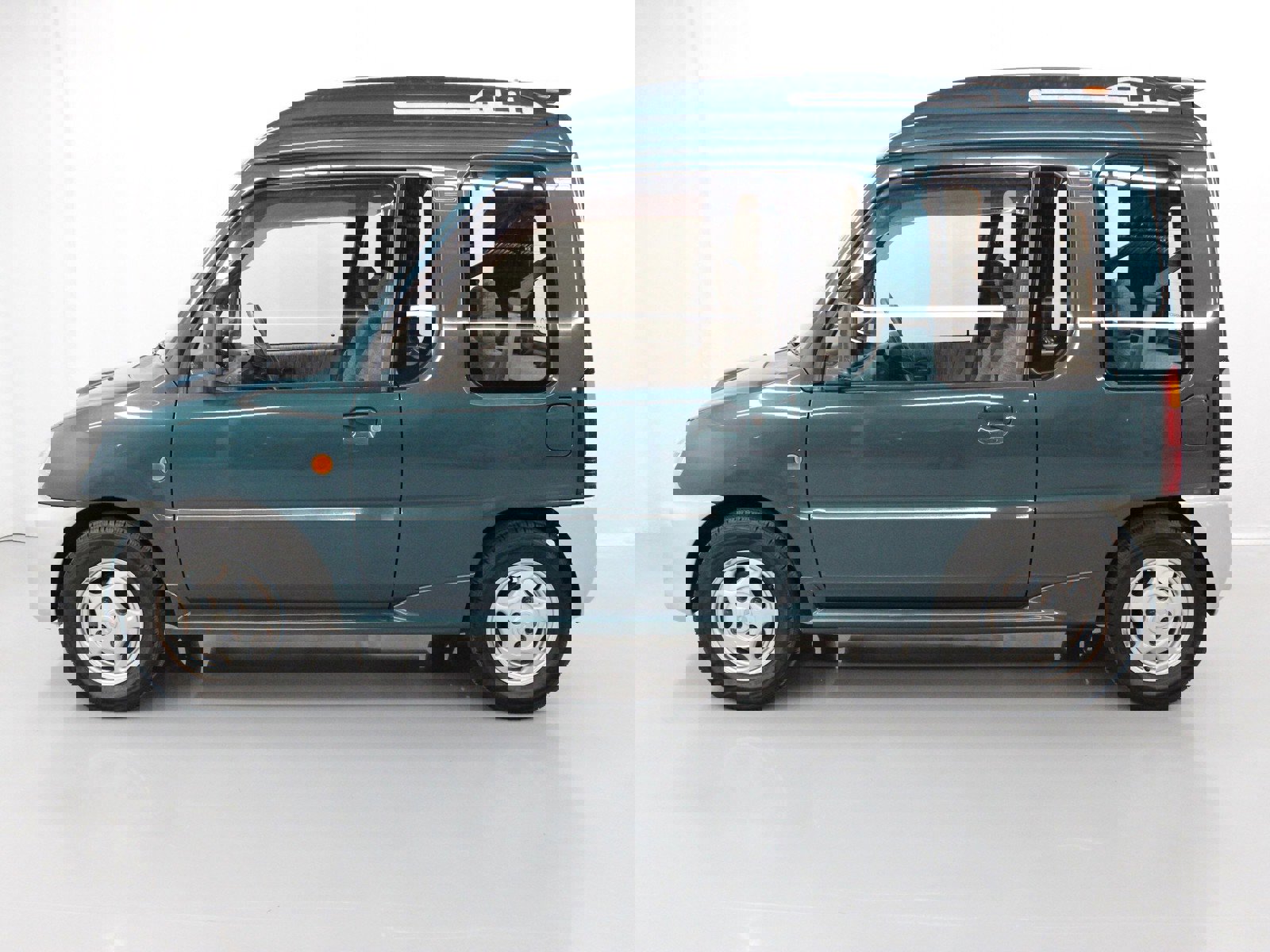 1994 Mitsubishi Minica 4