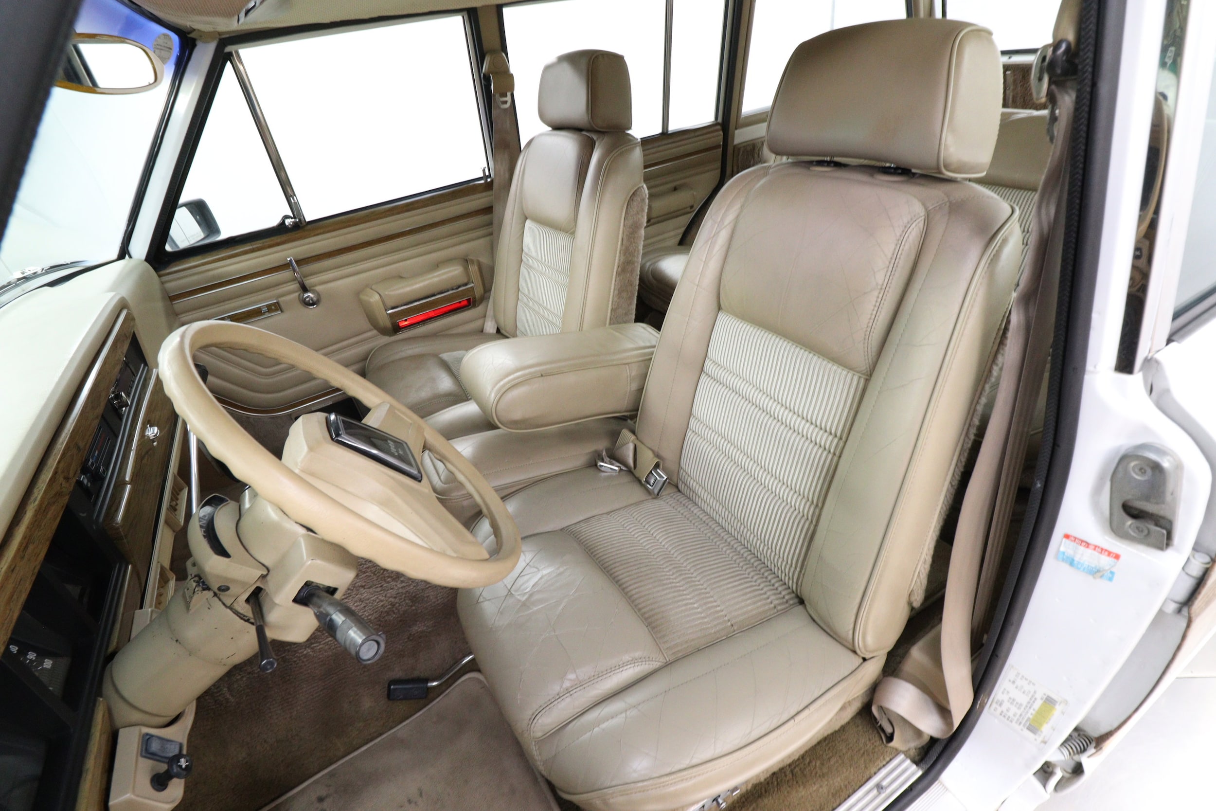 1997 Jeep Grand Wagoneer 16