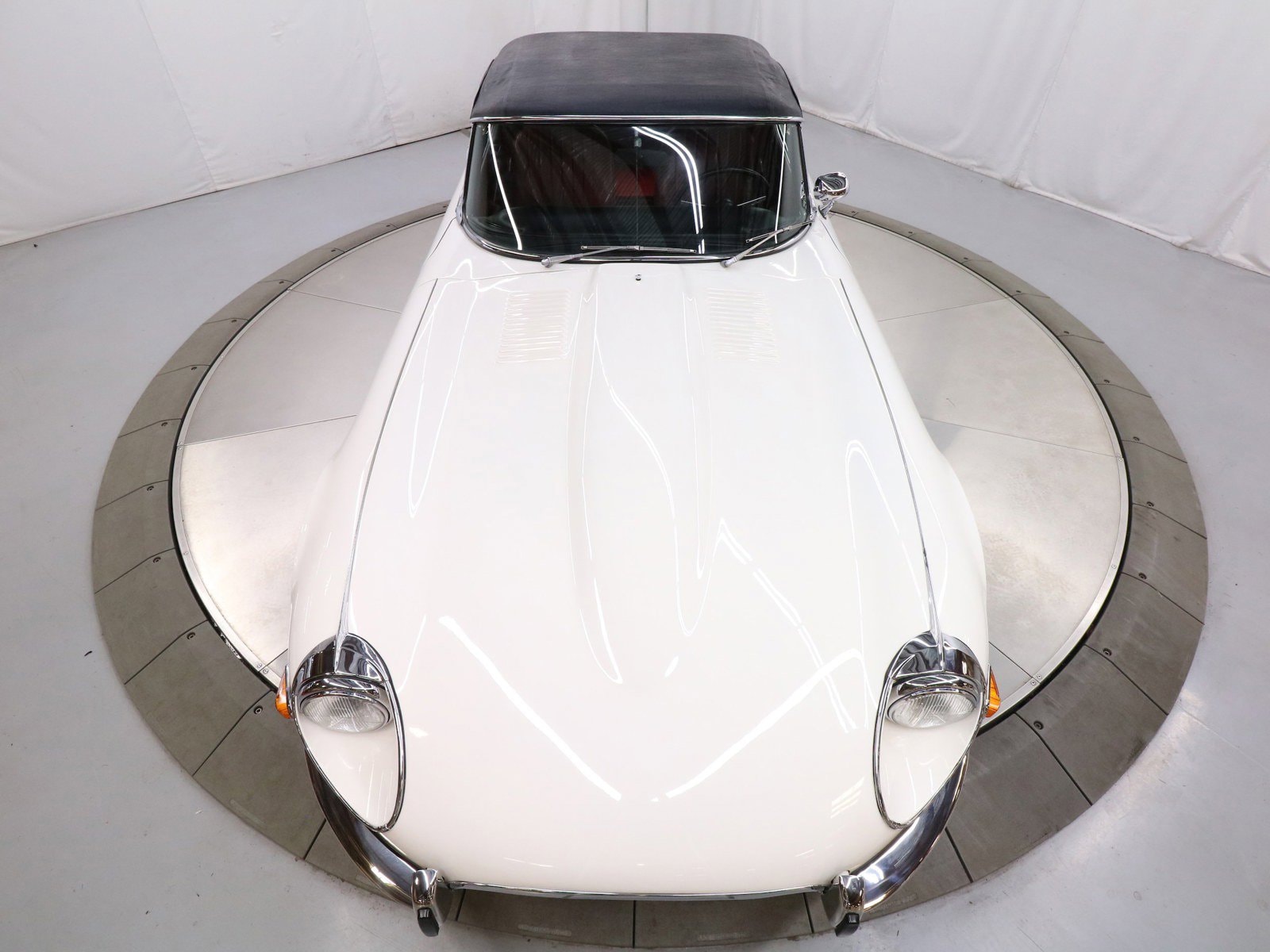 1974 Jaguar E Type 56