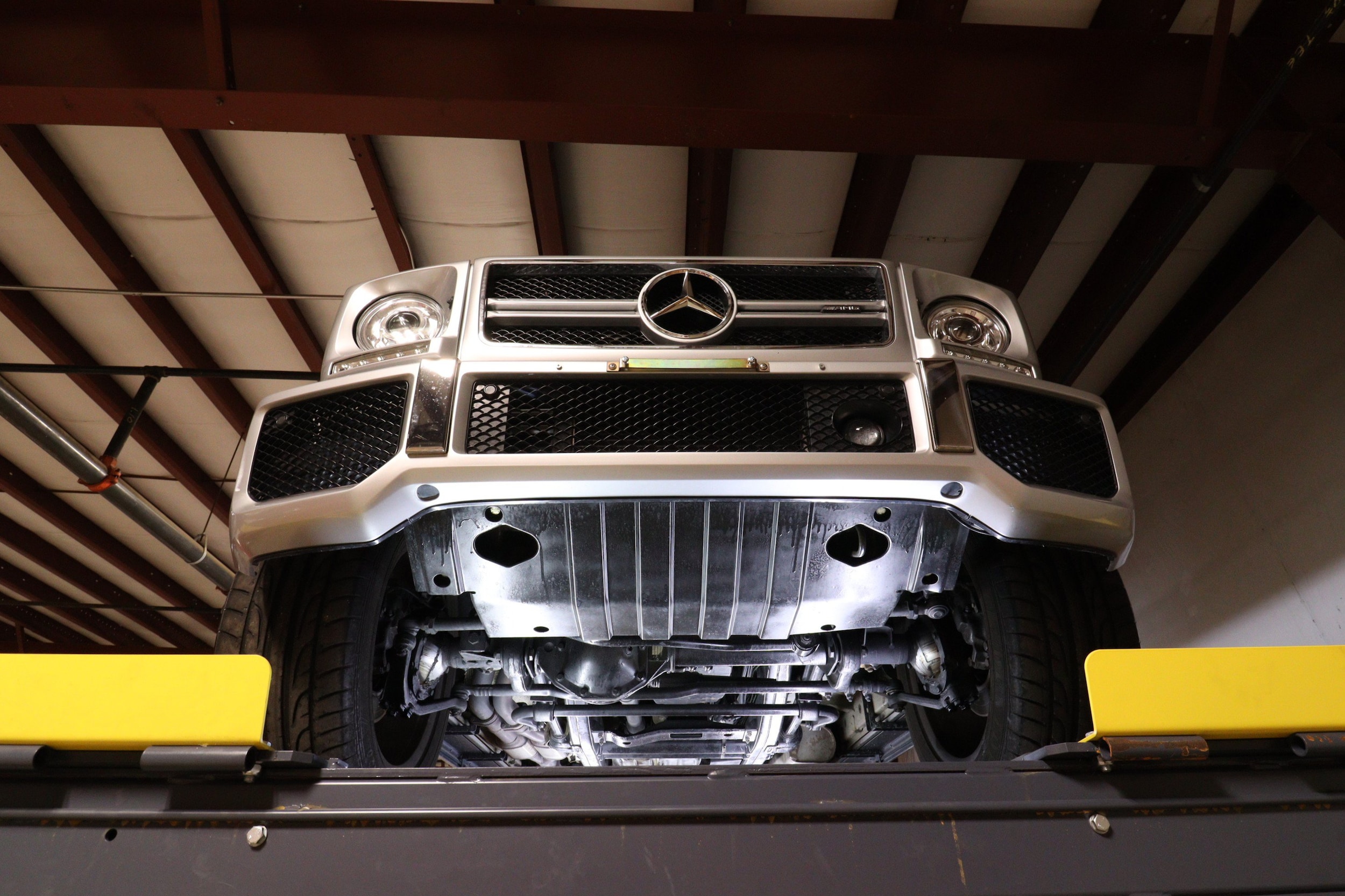 2000 Mercedes Benz AMG G55L 36